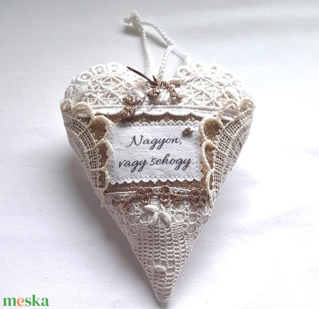 Motíváló Romantikus csipke szív . - otthon & életmód - dekoráció - fali és függő dekoráció - függődísz - Meska.hu