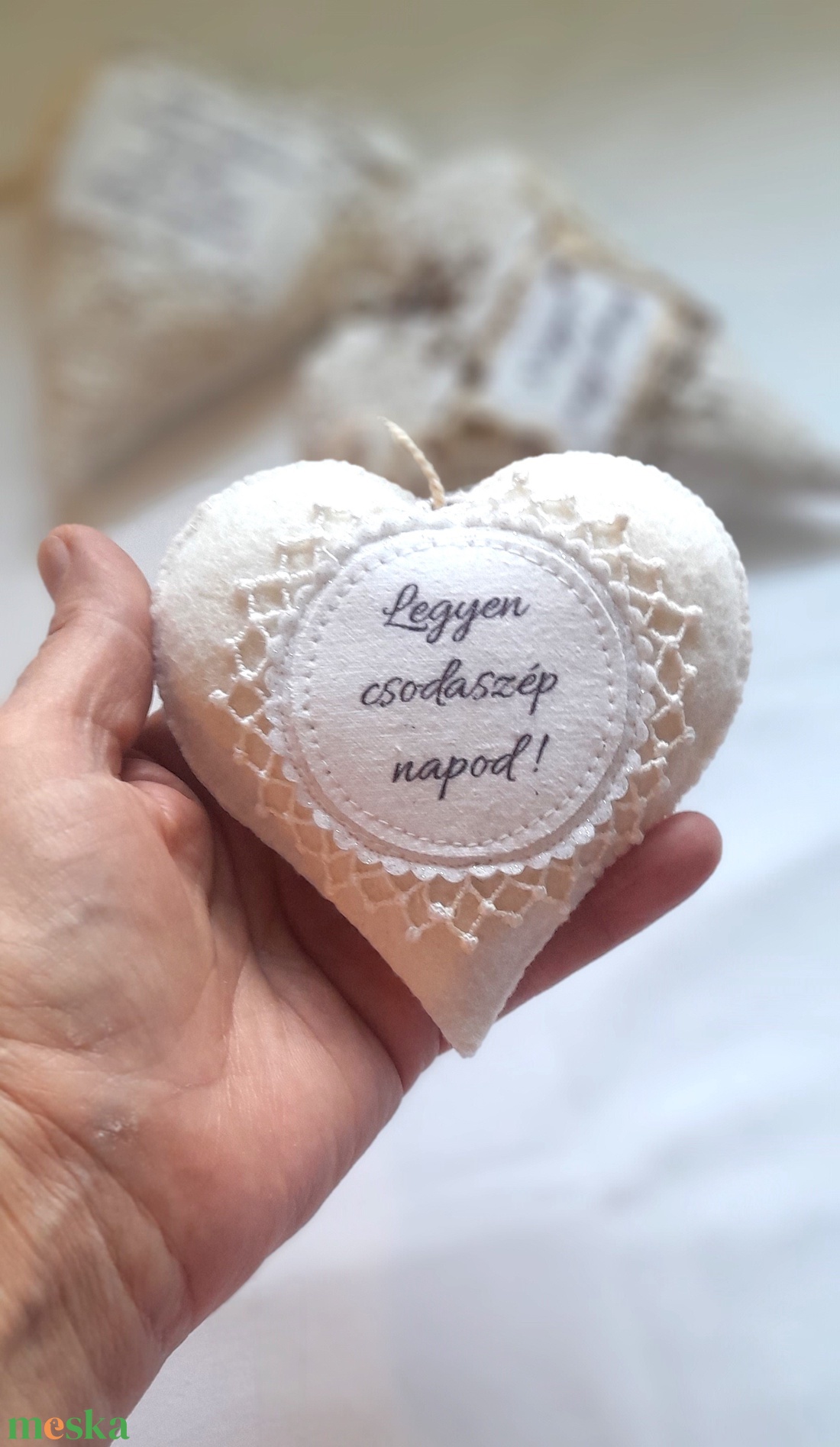 Romantikus csipke szív . - otthon & életmód - dekoráció - fali és függő dekoráció - függődísz - Meska.hu