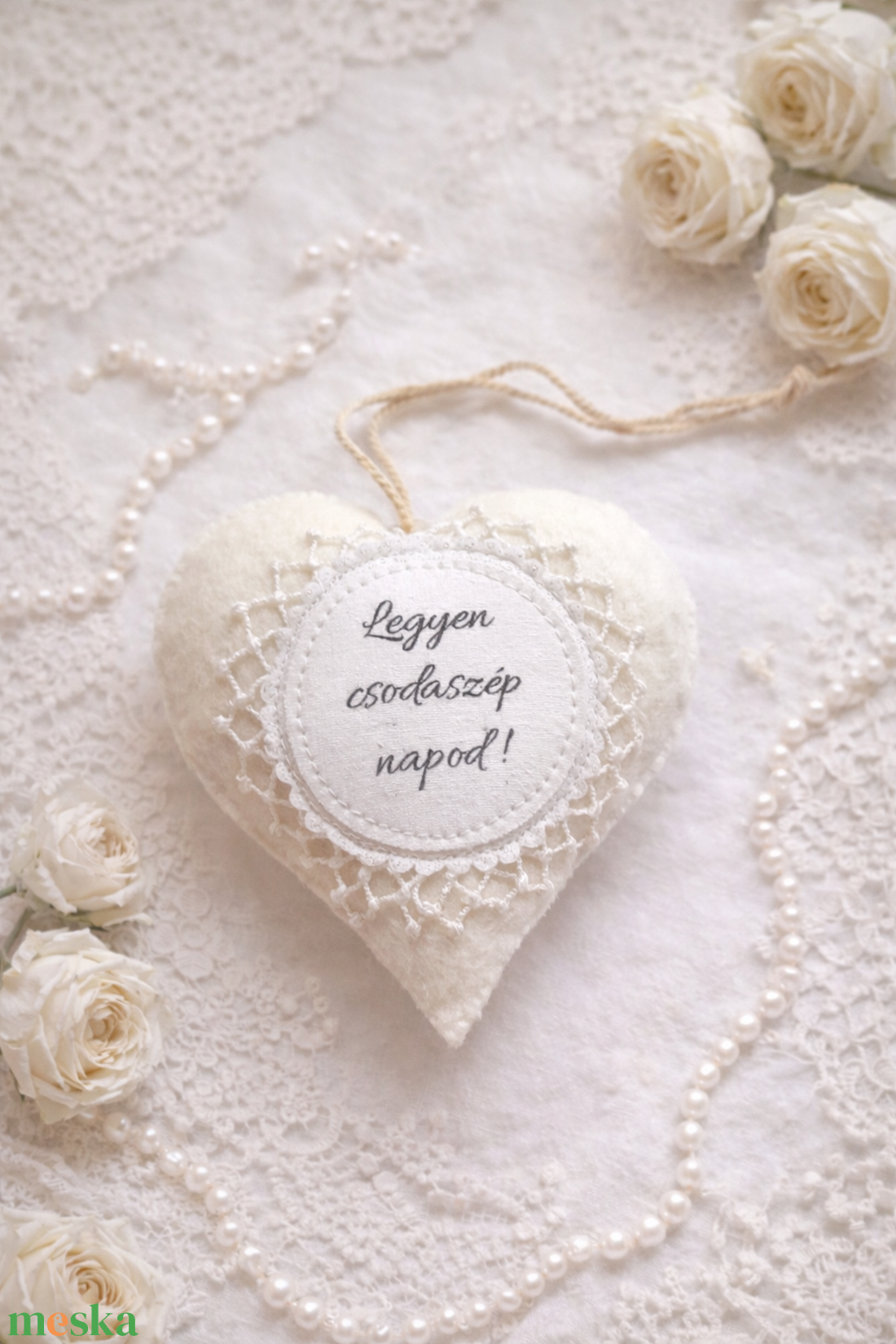 Romantikus csipke szív . - otthon & életmód - dekoráció - fali és függő dekoráció - függődísz - Meska.hu