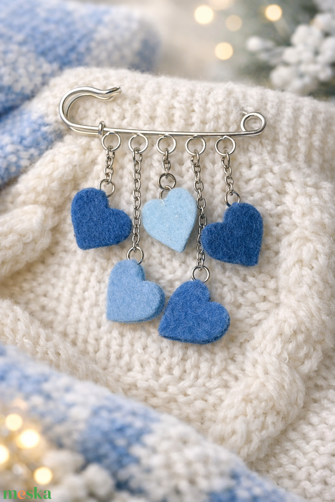 Kis szivecskés kitűző - kék. - ékszer - kitűző és bross - Meska.hu