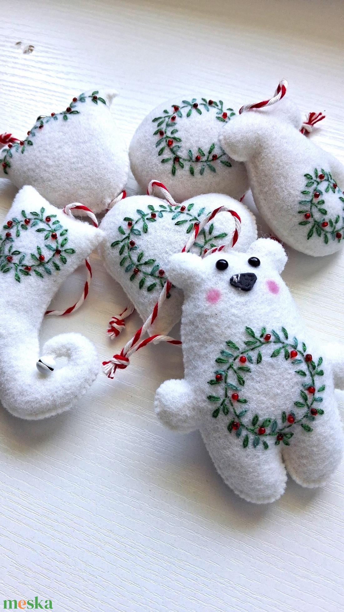 Hímzett függődíszek. - karácsony - karácsonyi lakásdekoráció - karácsonyi lakásdíszek - Meska.hu