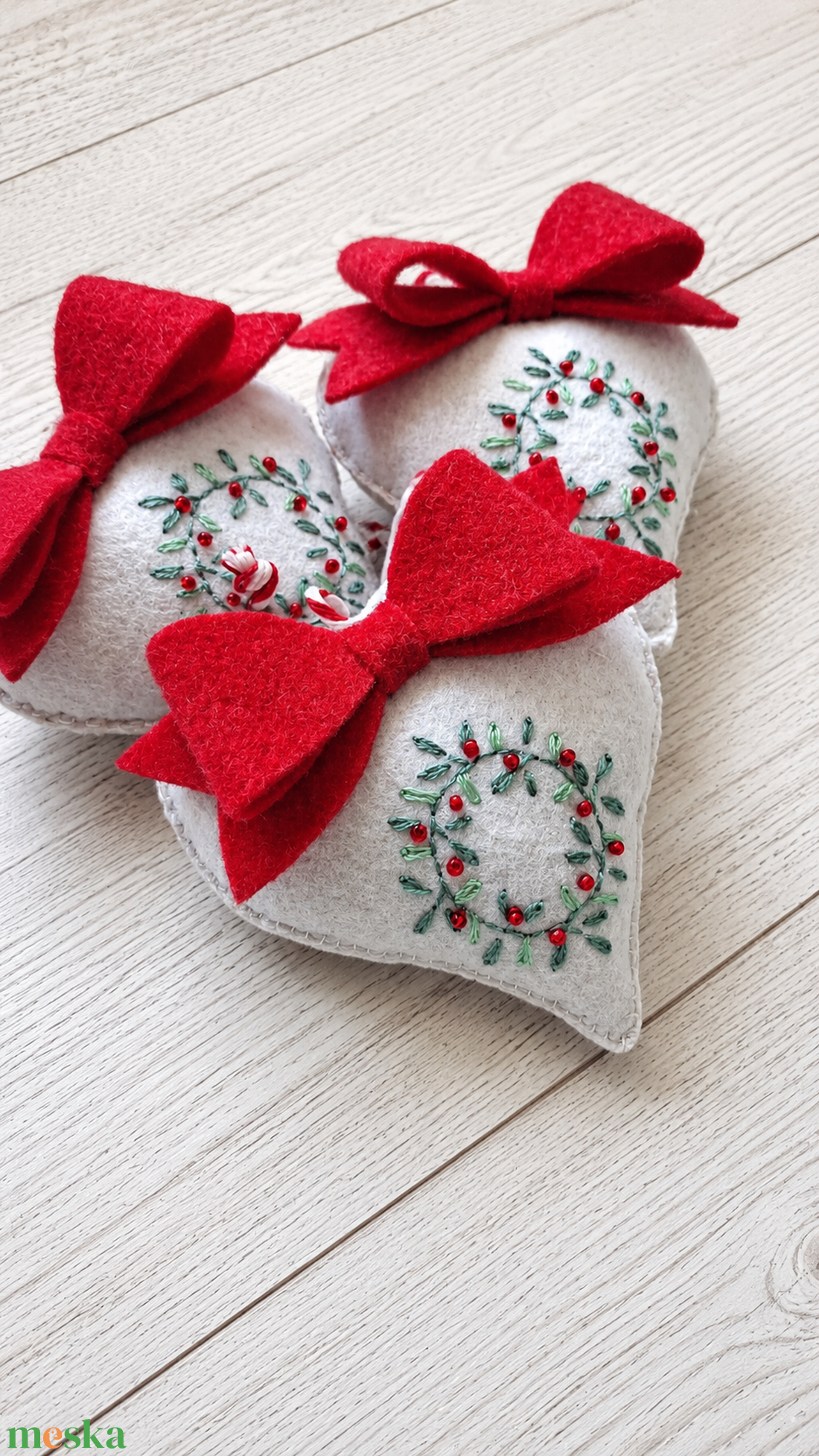 Hímzett masnis függődíszek. - karácsony - karácsonyi lakásdekoráció - karácsonyi lakásdíszek - Meska.hu