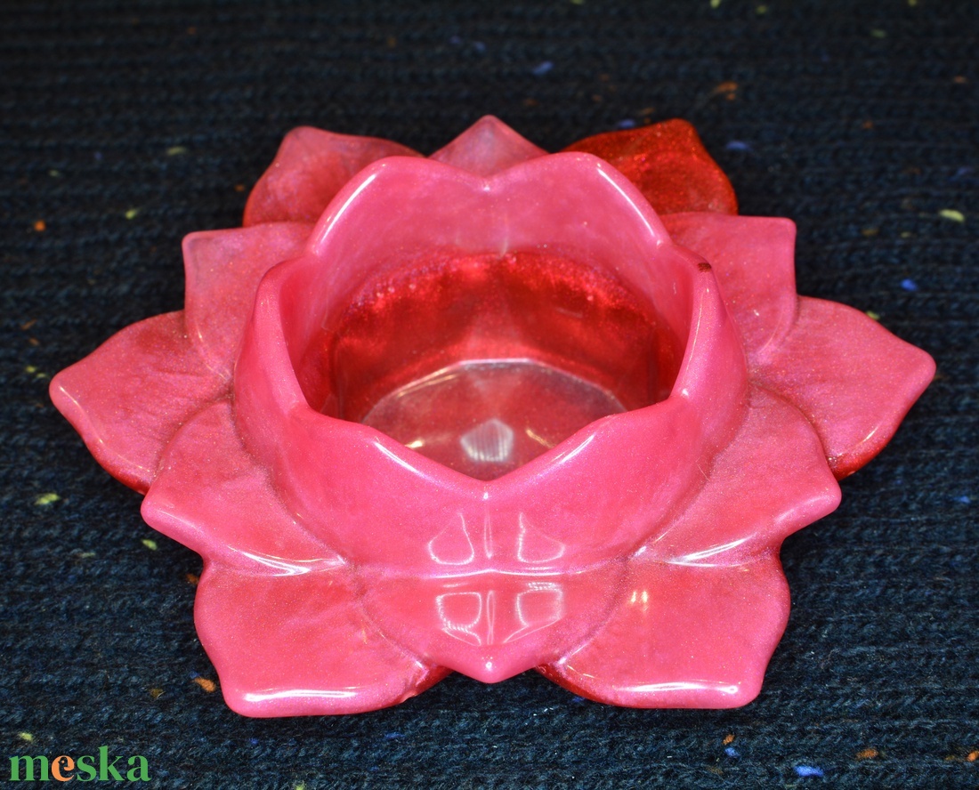 Piros-rózsaszín lótusz gyertyatartó epoxiból - otthon & életmód - gyertya, illat, aroma - gyertyatartó - Meska.hu