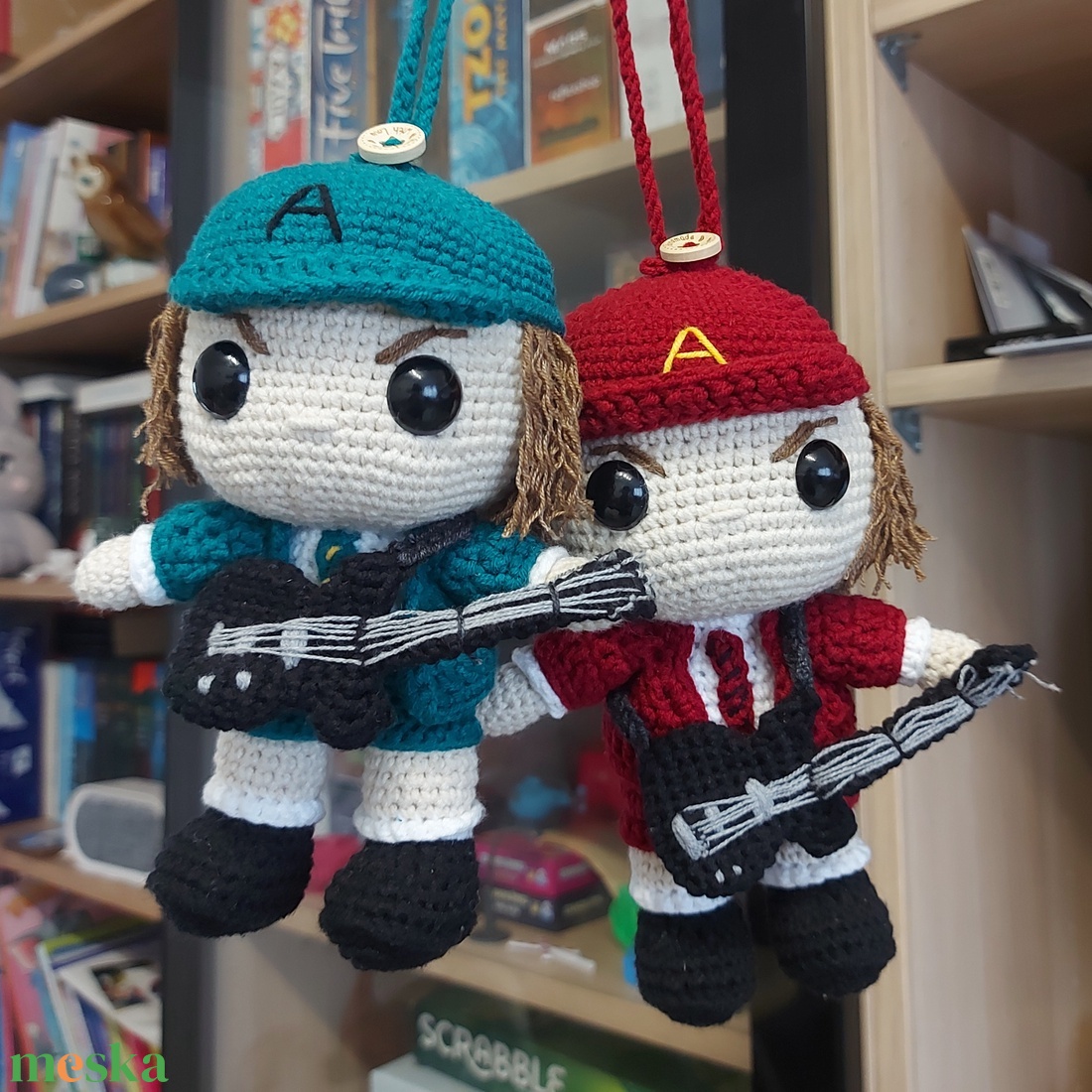 Horgolt Angus Young figura - otthon & életmód - dekoráció - dekoratív figurák és szobrok - Meska.hu