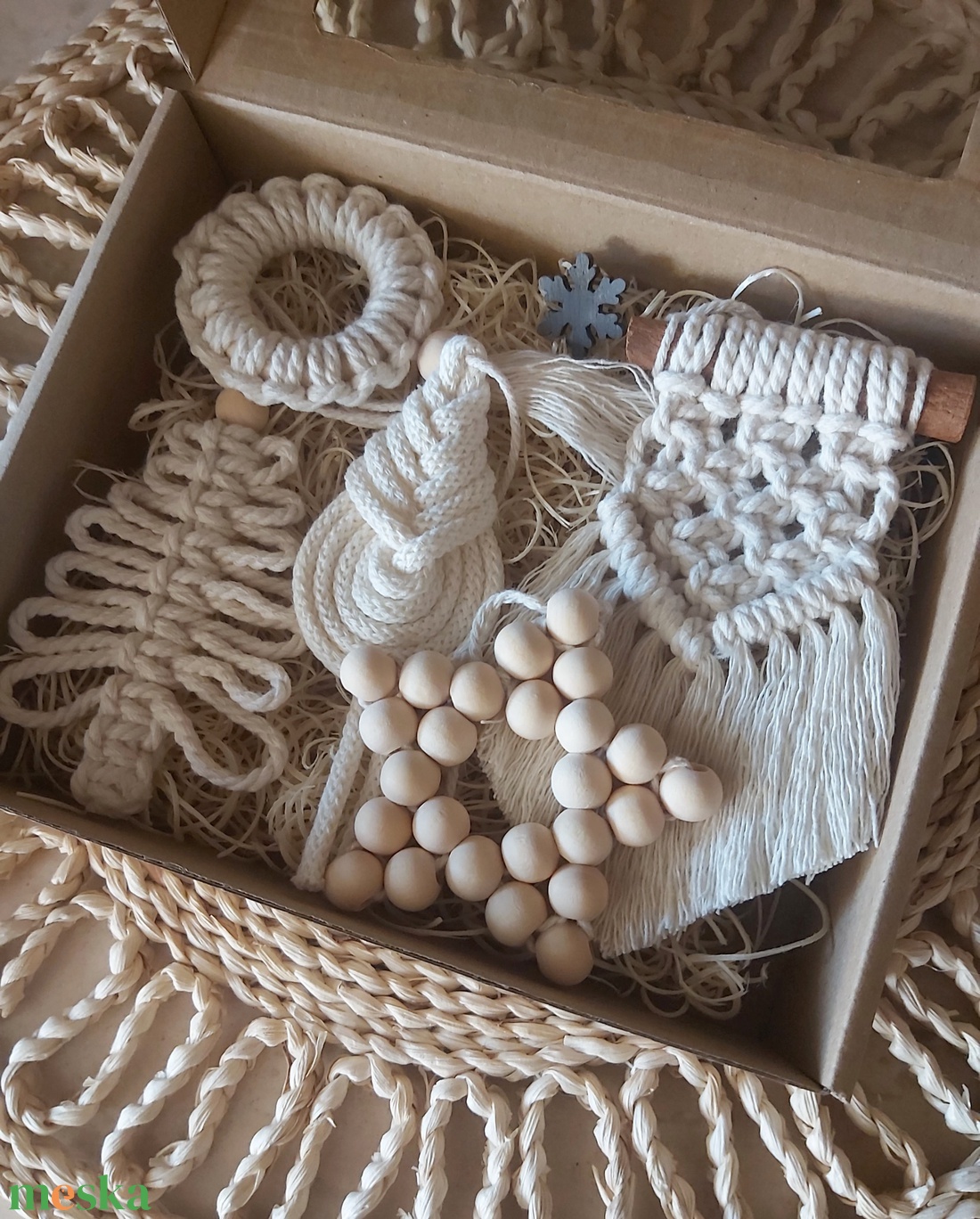 Makramé karácsonyi dísz 5 db-os dobozban - karácsony - karácsonyi lakásdekoráció - karácsonyfadíszek - Meska.hu