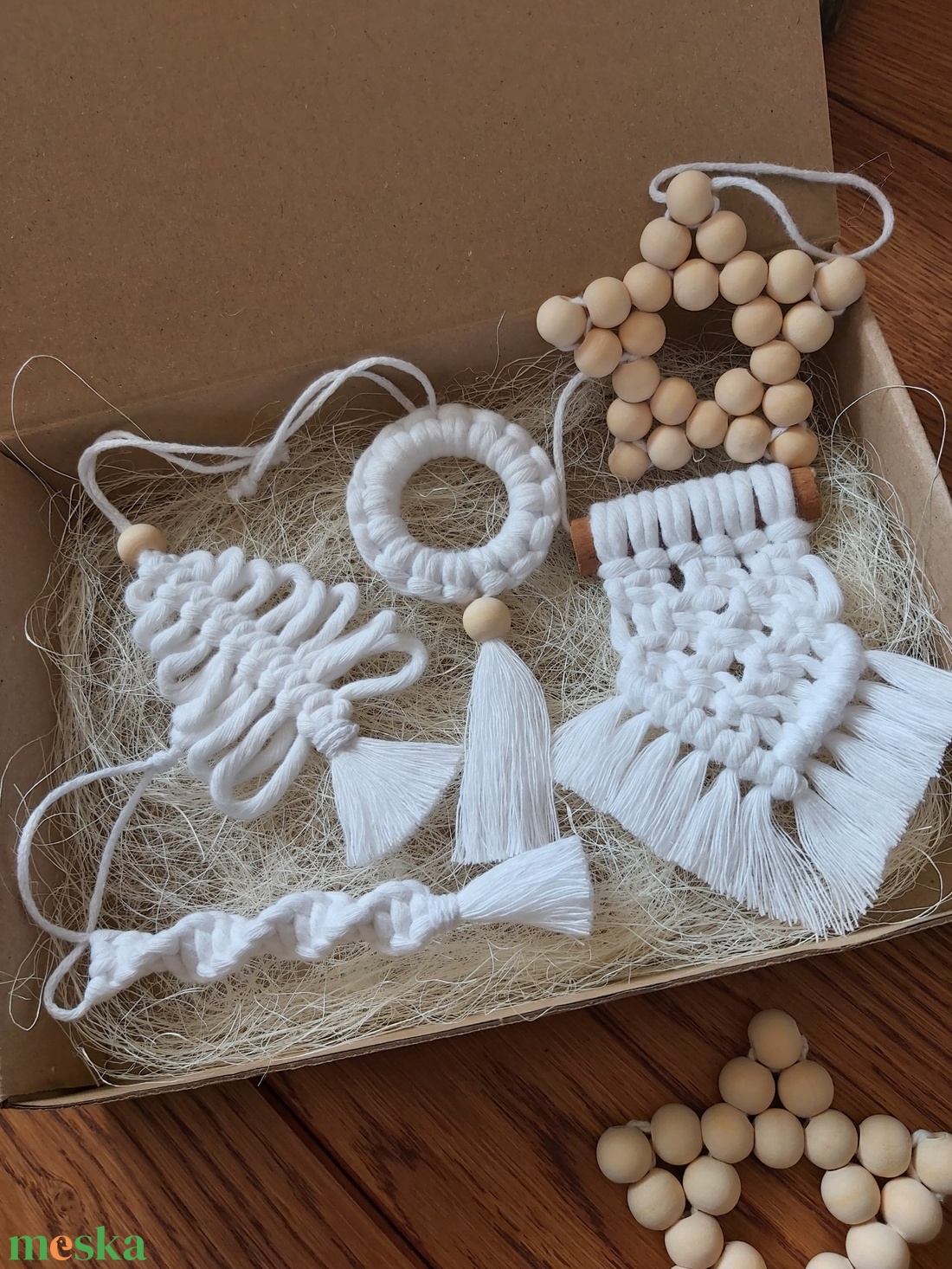 Makramé karácsonyi dísz 5 db-os dobozban - karácsony - karácsonyi lakásdekoráció - karácsonyfadíszek - Meska.hu