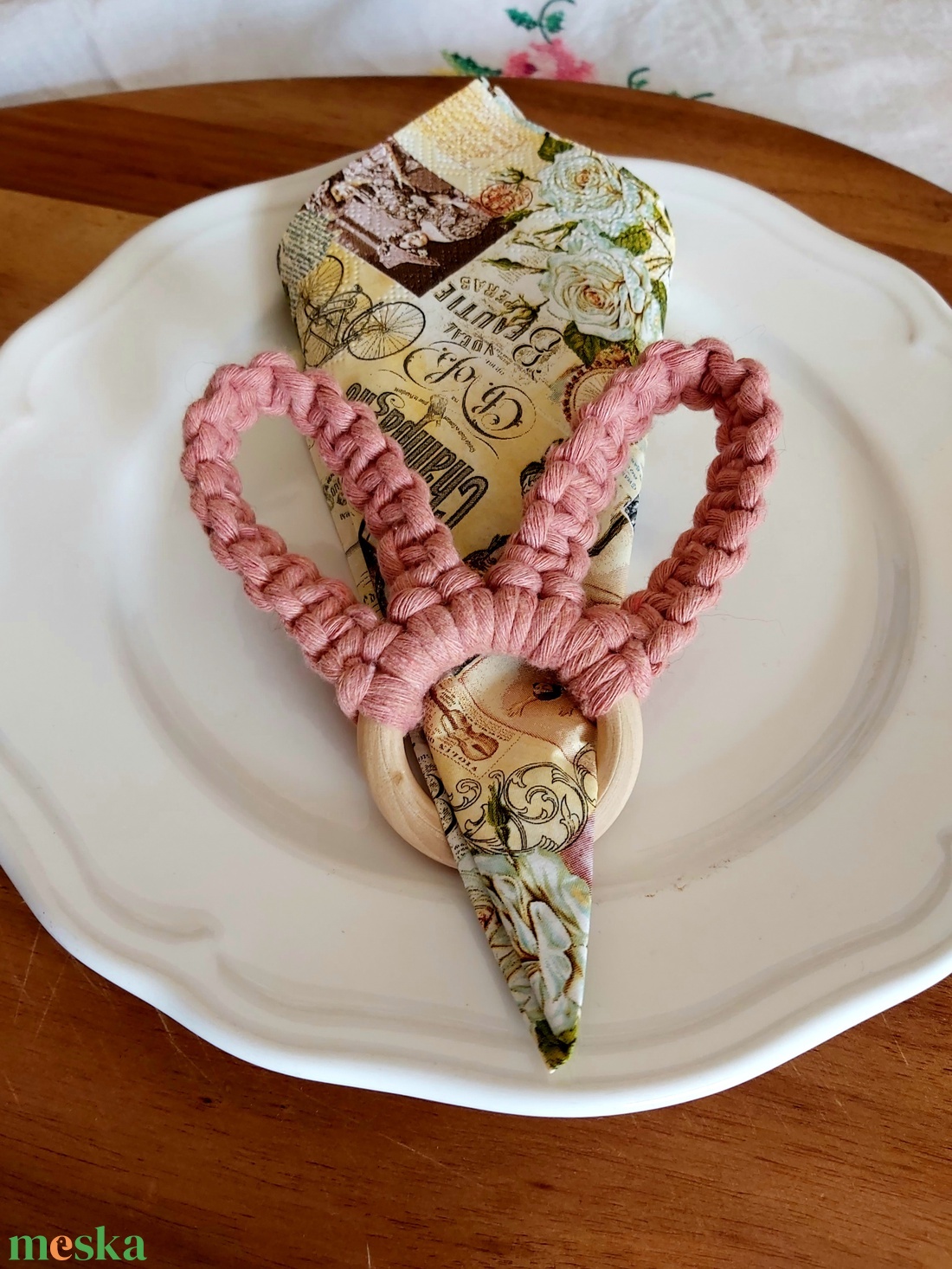 Makramé nyuszifül szalvétagyűrű - otthon & életmód - konyhafelszerelés, tálalás - tálalás - szalvétatartó, szalvétagyűrű - Meska.hu