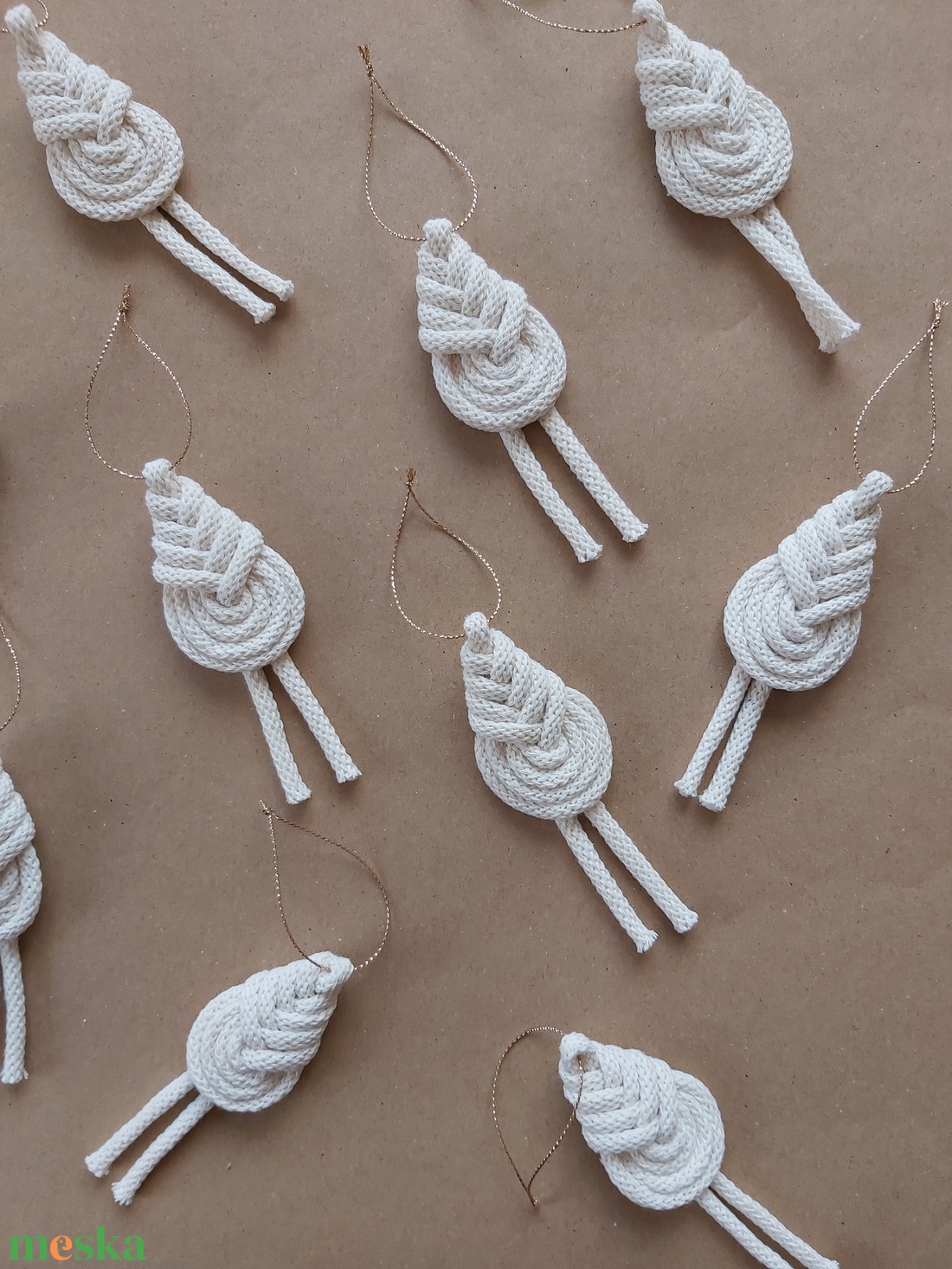 Makramé kkönycsepp csomó dísz - karácsony - karácsonyi lakásdekoráció - karácsonyfadíszek - Meska.hu