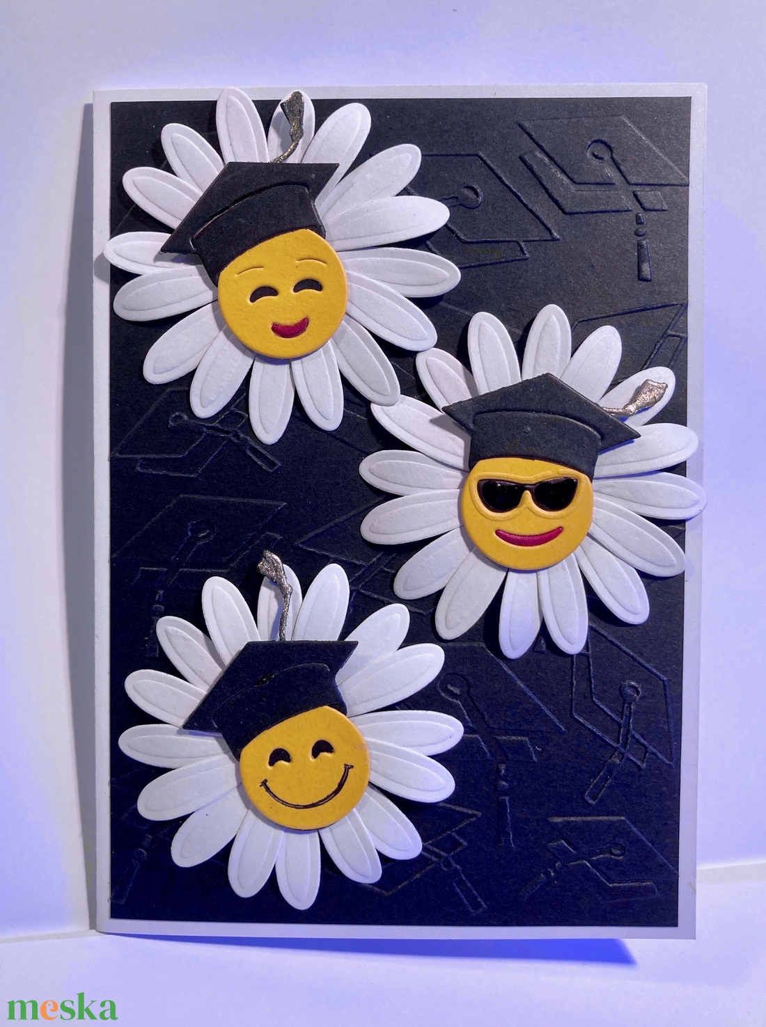 Ballagás, diplomaosztó, emoji üdvözlőlap, pénzátadó, ajándékkísérő, képeslap leírása - otthon & életmód - papír, írószer - Meska.hu Ballagás, diplomaosztó, emoji üdvözlőlap, pénzátadó, ajándékkísérő, képeslap leírása - otthon & életmód - papír, írószer - Meska.hu