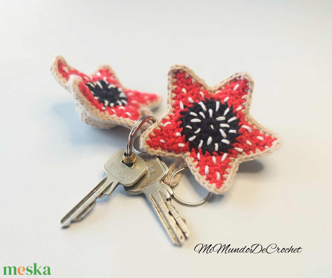 Demogorgon kulcstartó - horgolt - táska & tok - kulcstartó & táskadísz - kulcstartó - Meska.hu