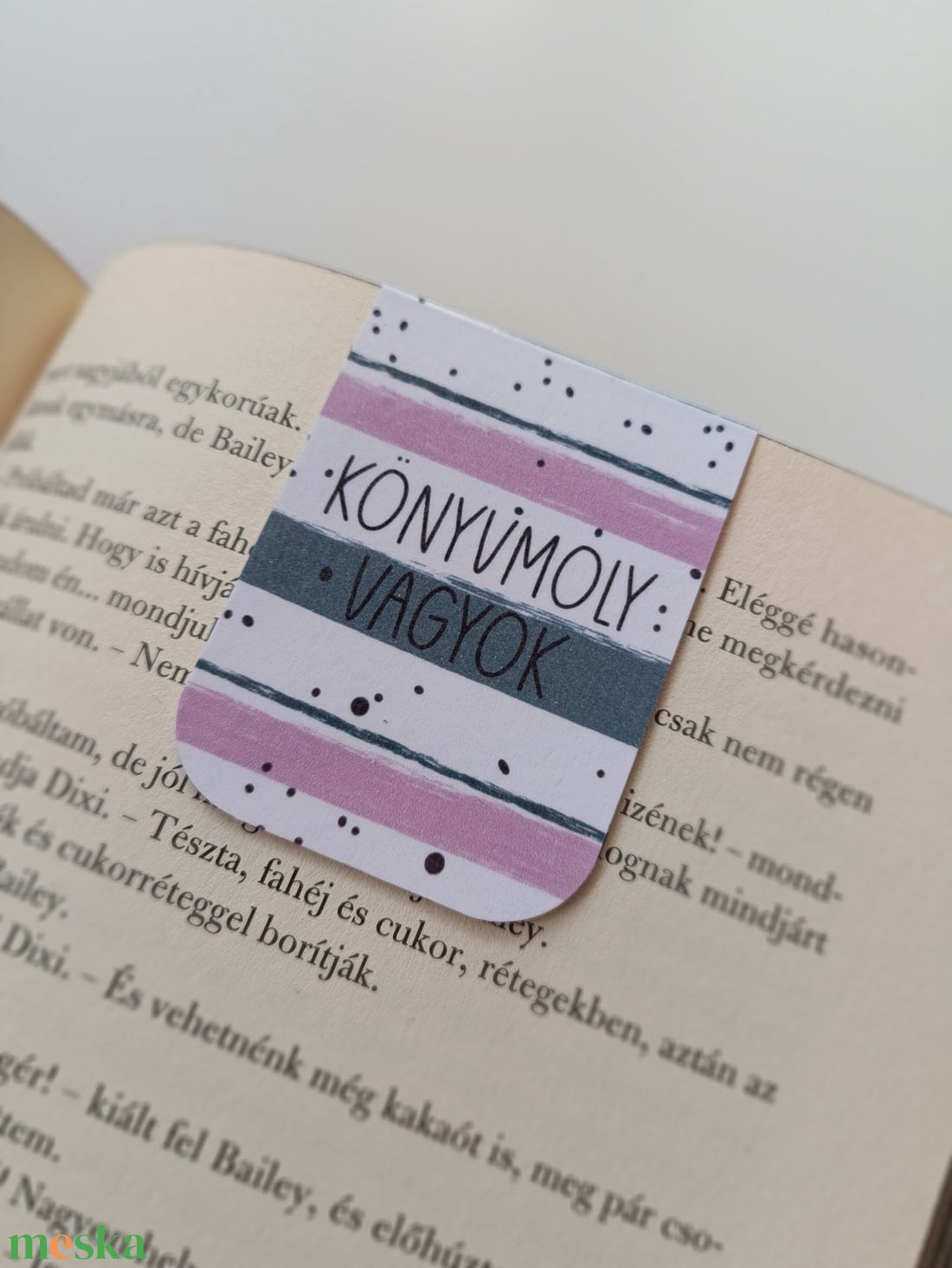 Mágneses könyvjelző - könyvmoly vagyok - könyv & zene - könyvjelző - Meska.hu