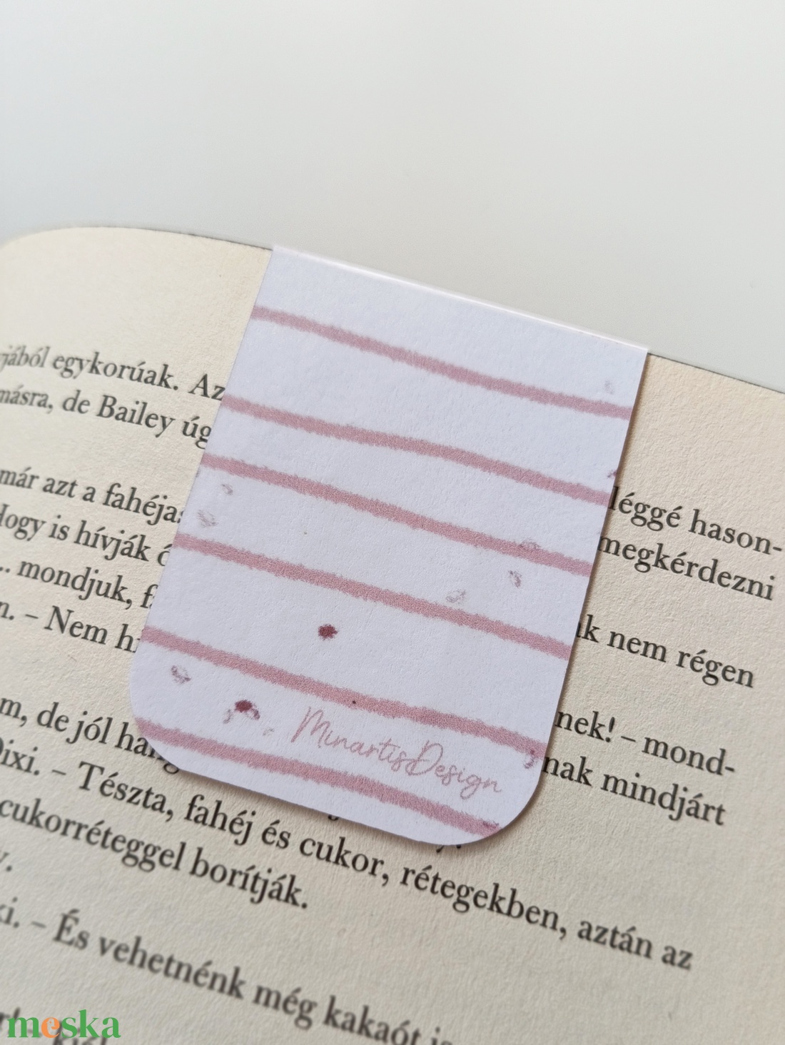 Mágneses könyvjelző - púderrózsaszín csíkos - könyv & zene - könyvjelző - Meska.hu