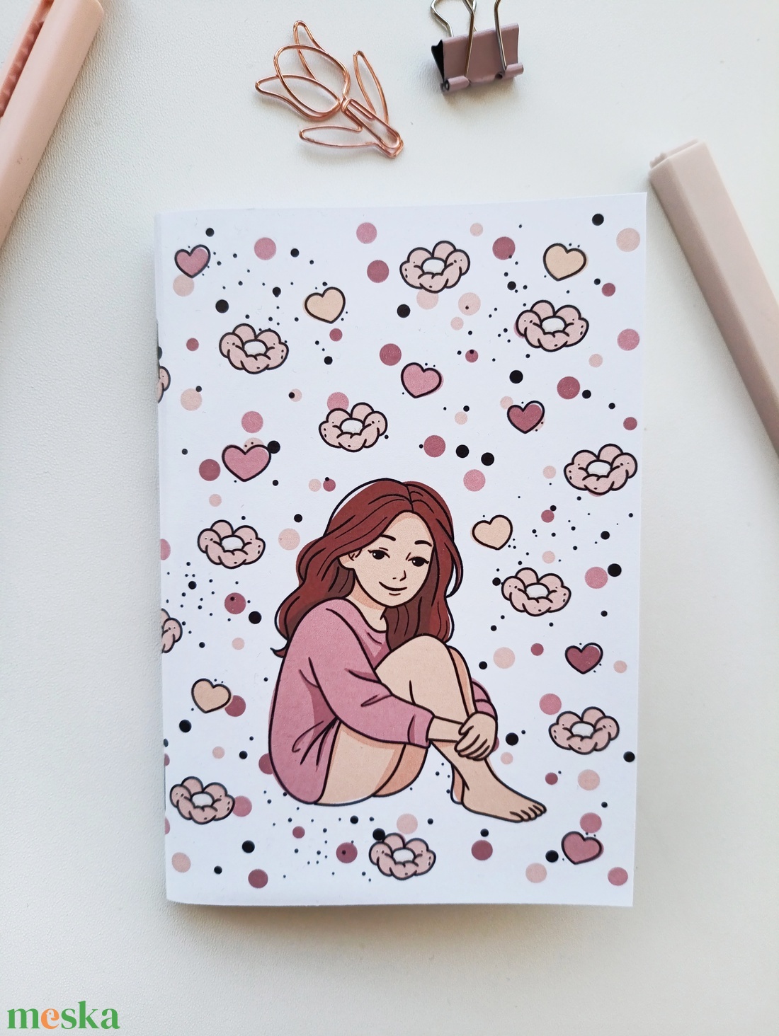 A6-os füzet csajos grafikájú boritóval - otthon & életmód - papír, írószer - jegyzetfüzet & napló - Meska.hu