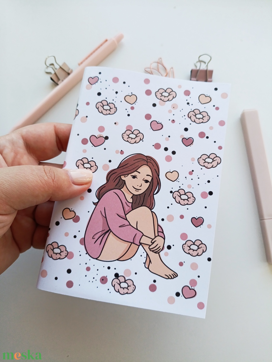 A6-os füzet csajos grafikájú boritóval - otthon & életmód - papír, írószer - jegyzetfüzet & napló - Meska.hu