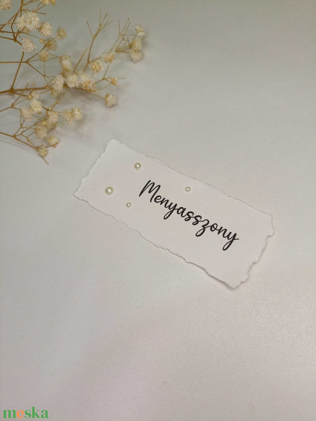 Esküvői ültető kártya minimalista - tépett, gyöngyökkel  - esküvő - meghívó & kártya - ültetési rend - Meska.hu