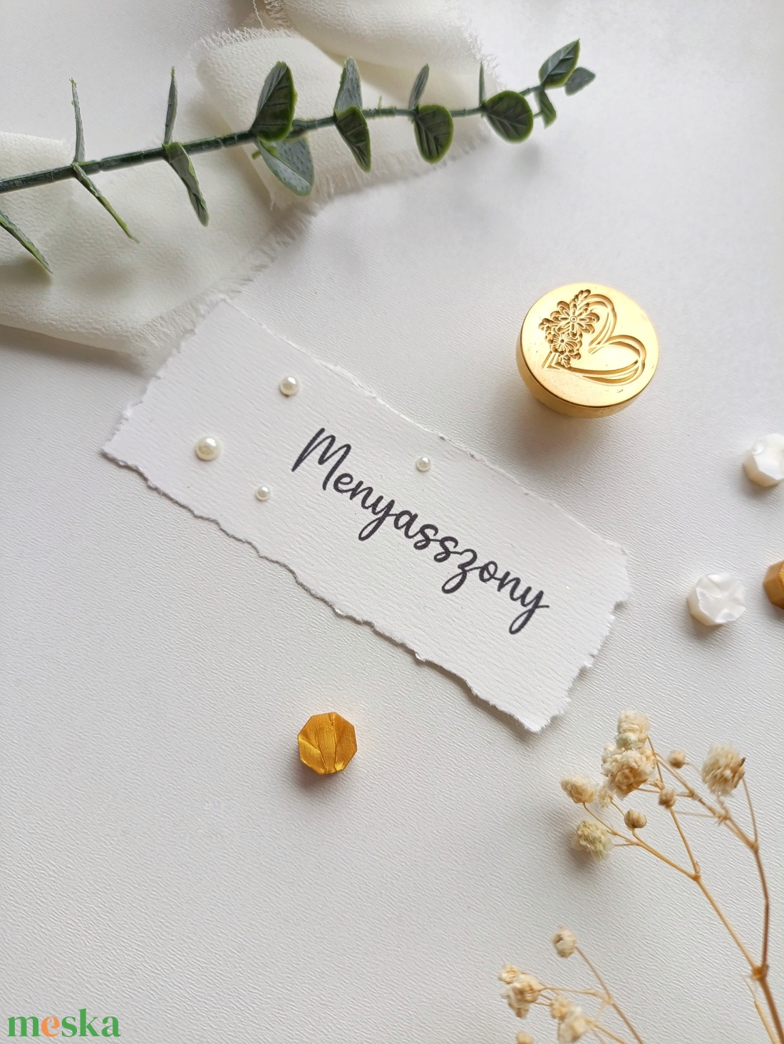 Esküvői ültető kártya minimalista - tépett, gyöngyökkel  - esküvő - meghívó & kártya - ültetési rend - Meska.hu