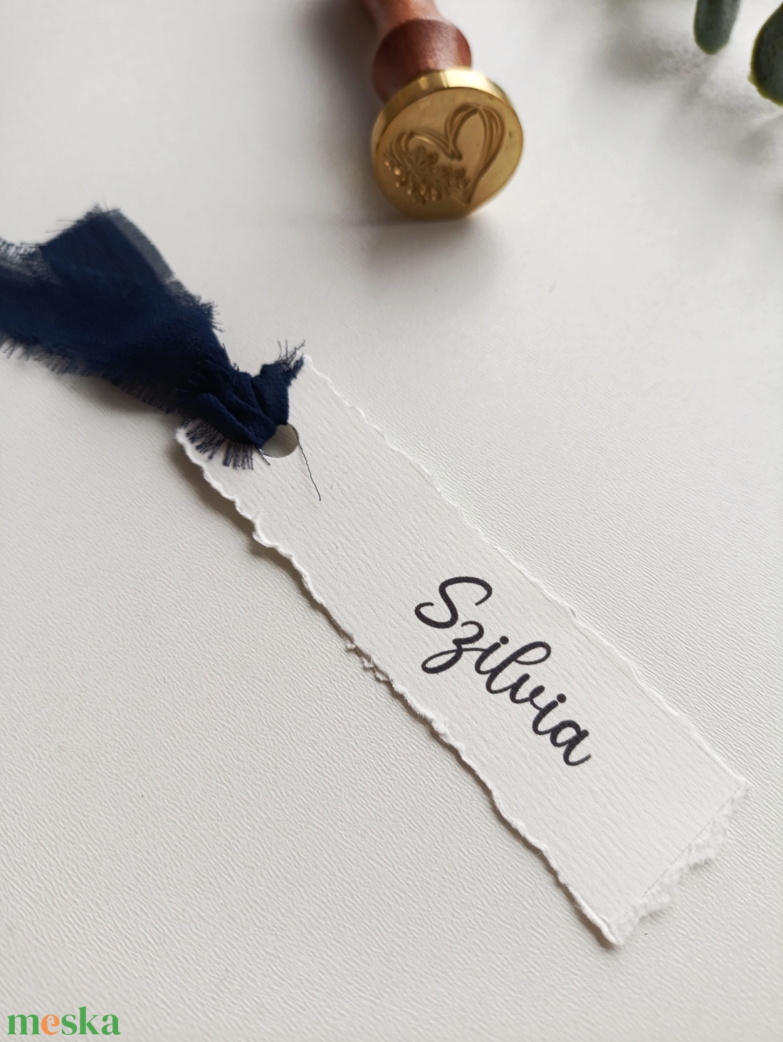 Esküvői ültető kártya - színes karton és szalag - esküvő - meghívó & kártya - ültetési rend - Meska.hu