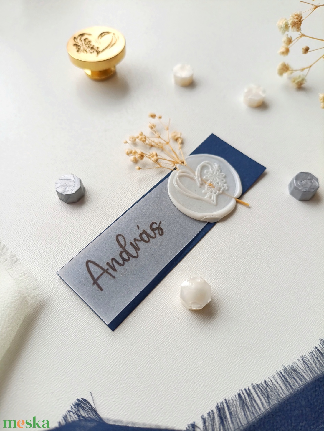 Esküvői ültető kártya viasz pecséttel, virággal - esküvő - meghívó & kártya - ültetési rend - Meska.hu