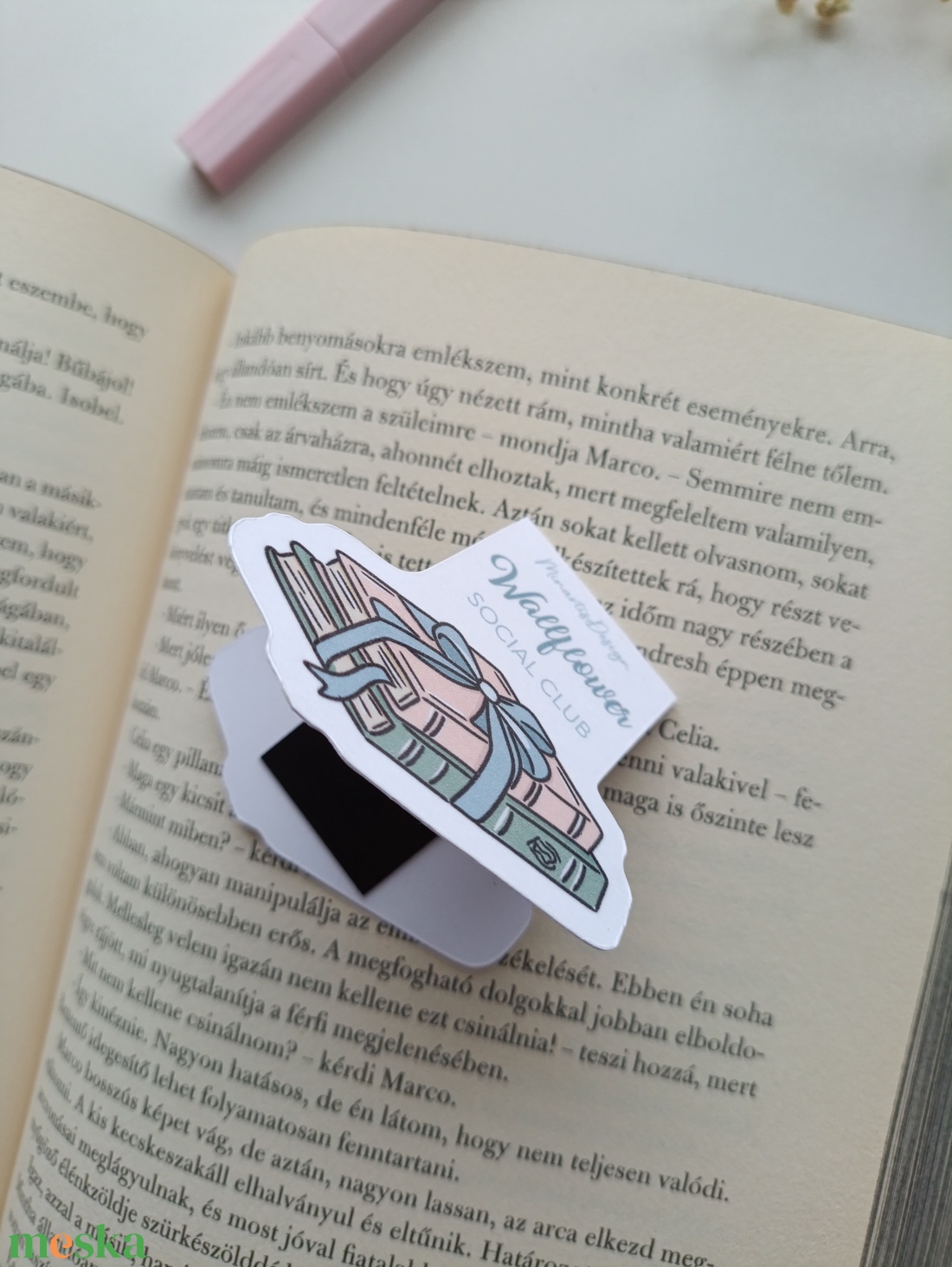 Mágneses könyvjelző - bridgerton wallflower könyvmoly - könyv & zene - könyvjelző - Meska.hu