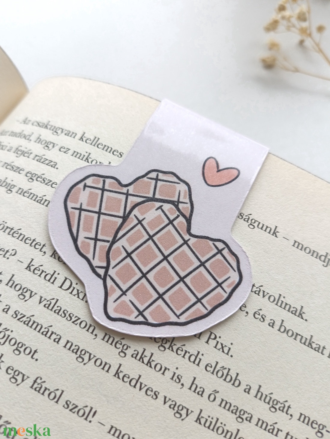 mágneses könyvjelző - szívecske gofri - könyv & zene - könyvjelző - Meska.hu