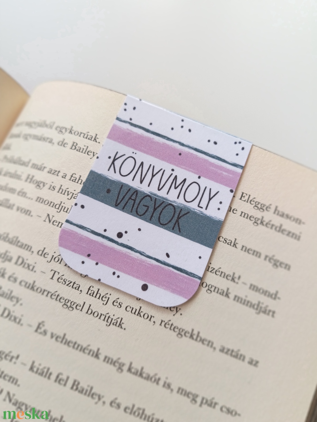 Mágneses könyvjelző - könyvmoly vagyok - könyv & zene - könyvjelző - Meska.hu