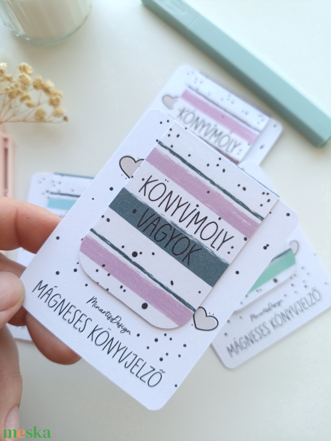 Mágneses könyvjelző - könyvmoly vagyok - könyv & zene - könyvjelző - Meska.hu