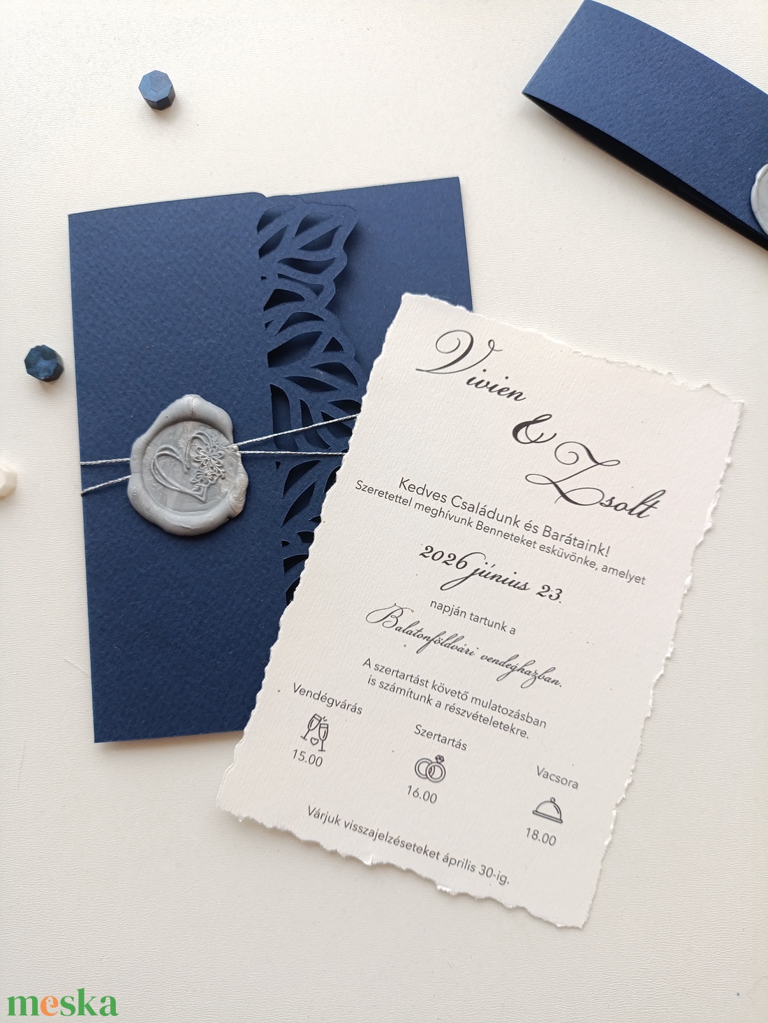 Esküvői meghívó tépett szélű színes levél mintás vágott kartonban - esküvő - meghívó & kártya - meghívó - Meska.hu