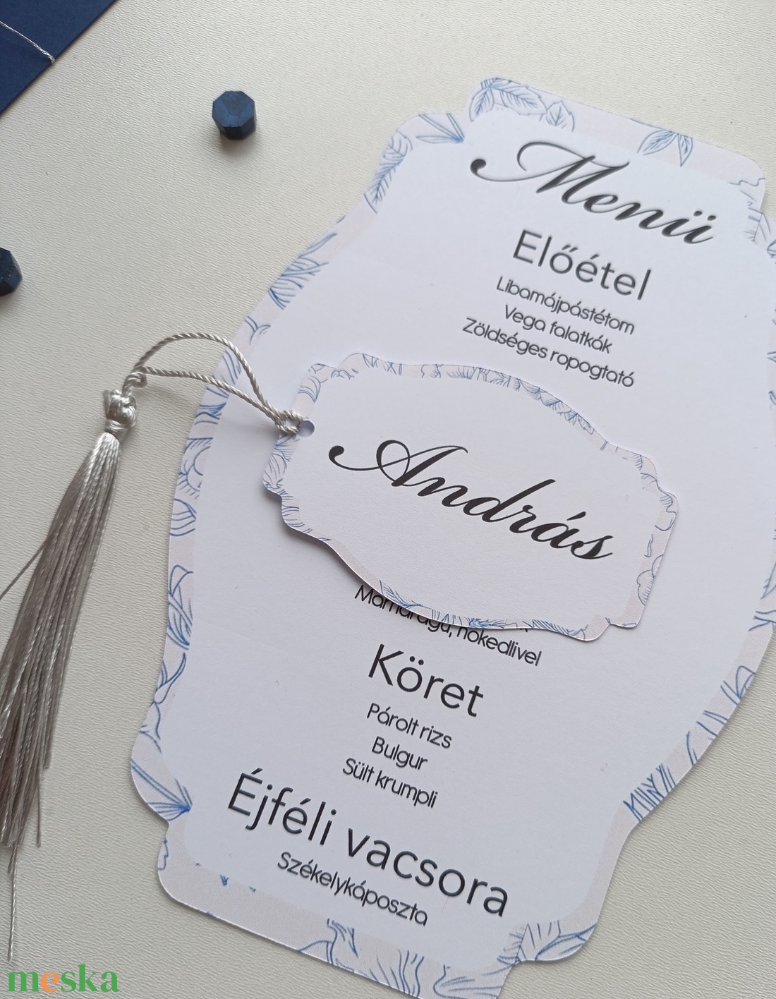 Esküvői ültetőkártya vintage kék virágos forma vágott - esküvő - meghívó & kártya - ültetési rend - Meska.hu