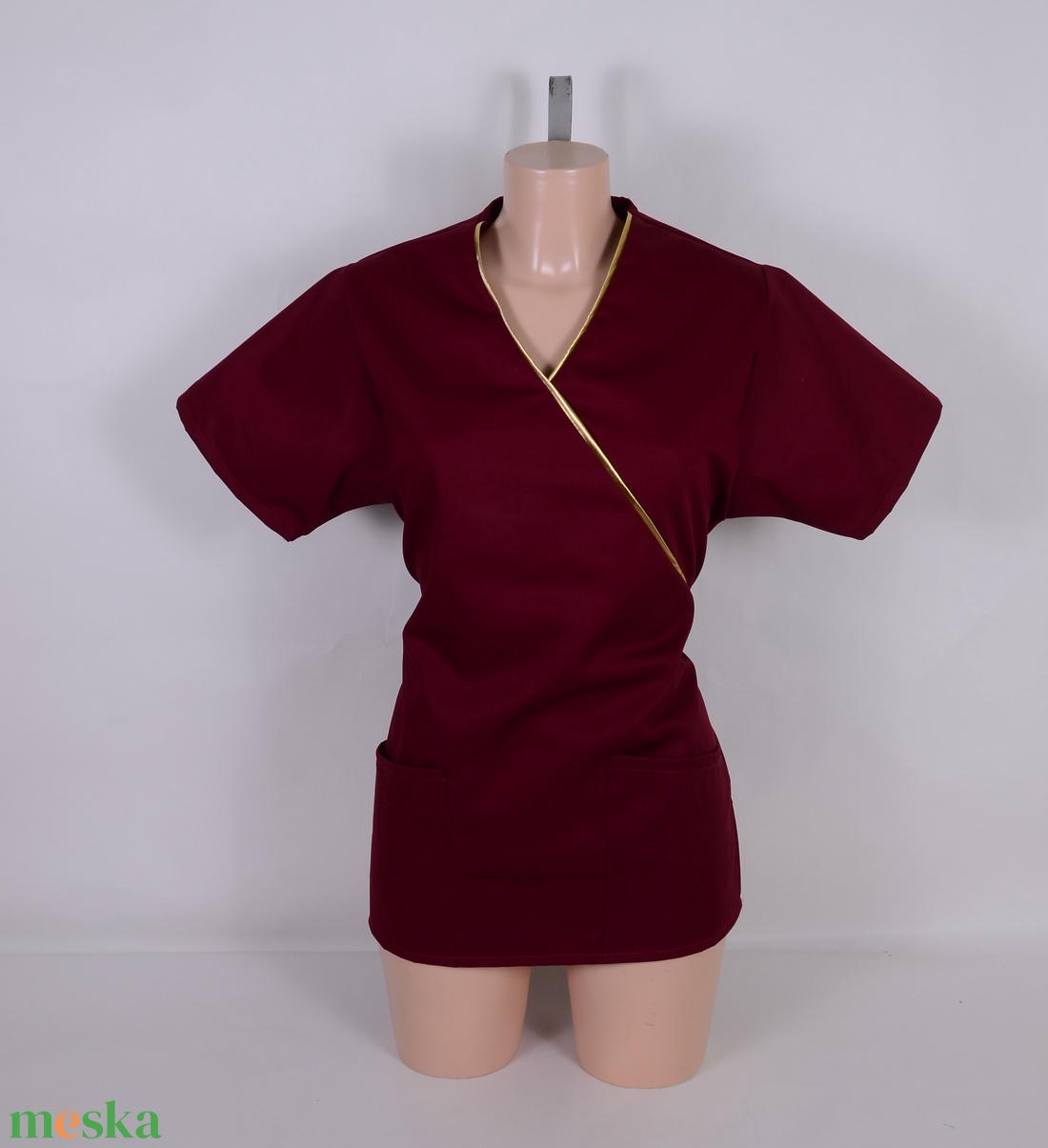 Bordó tunika arany díszítéssel egészségügyi/óvónői/szépségipari munkaruha - ruha & divat - munkaruha - Meska.hu
