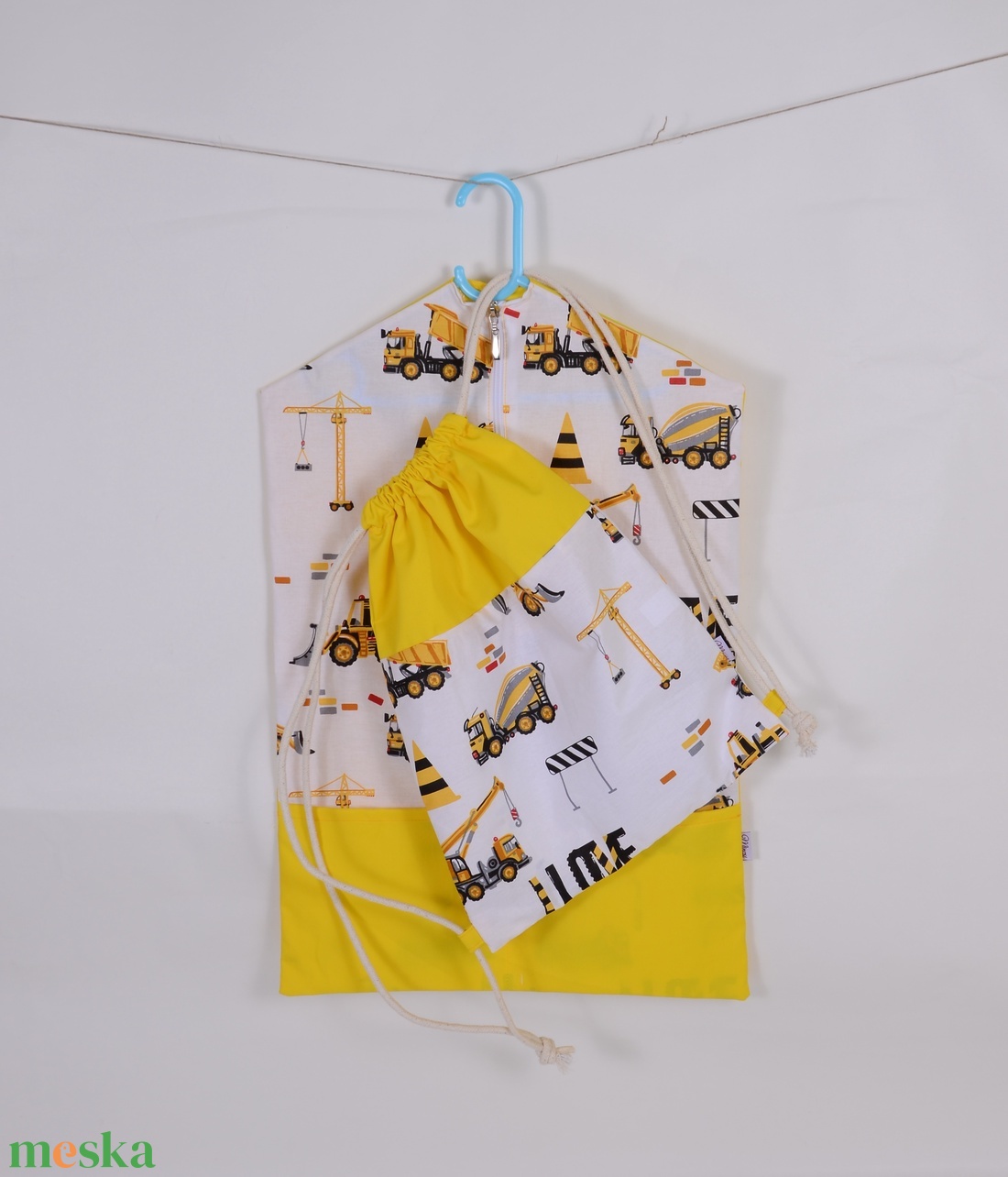 Oviszsák és hátizsák névhímzéssel - játék & sport - ovis felszerelés - ovis szett - Meska.hu