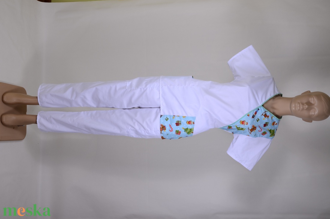 Karácsonyi mintás tunika egészségügyi/óvónői/szépségipari munkaruha - ruha & divat - női ruha - tunika - Meska.hu