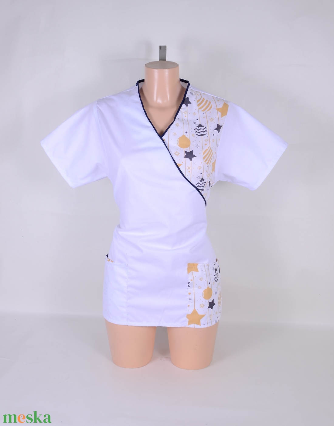 Karácsonyi mintás tunika egészségügyi/óvónői/szépségipari munkaruha - ruha & divat - női ruha - tunika - Meska.hu