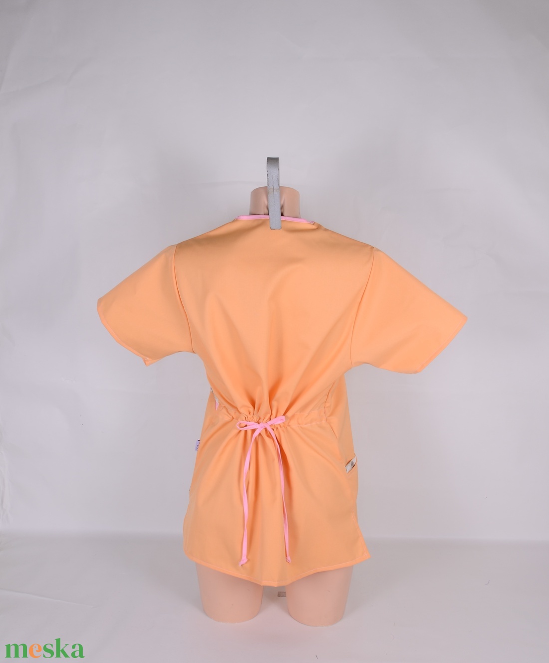 Barack nyuszi mintás tunika egészségügyi/óvónői/szépségipari munkaruha - ruha & divat - női ruha - tunika - Meska.hu