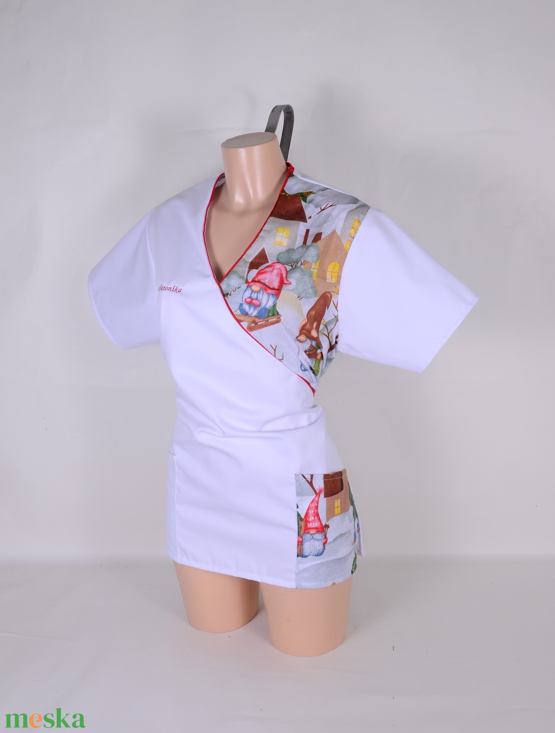 Karácsonyi manó mintás tunika egészségügyi/óvónői/szépségipari munkaruha - ruha & divat - női ruha - tunika - Meska.hu