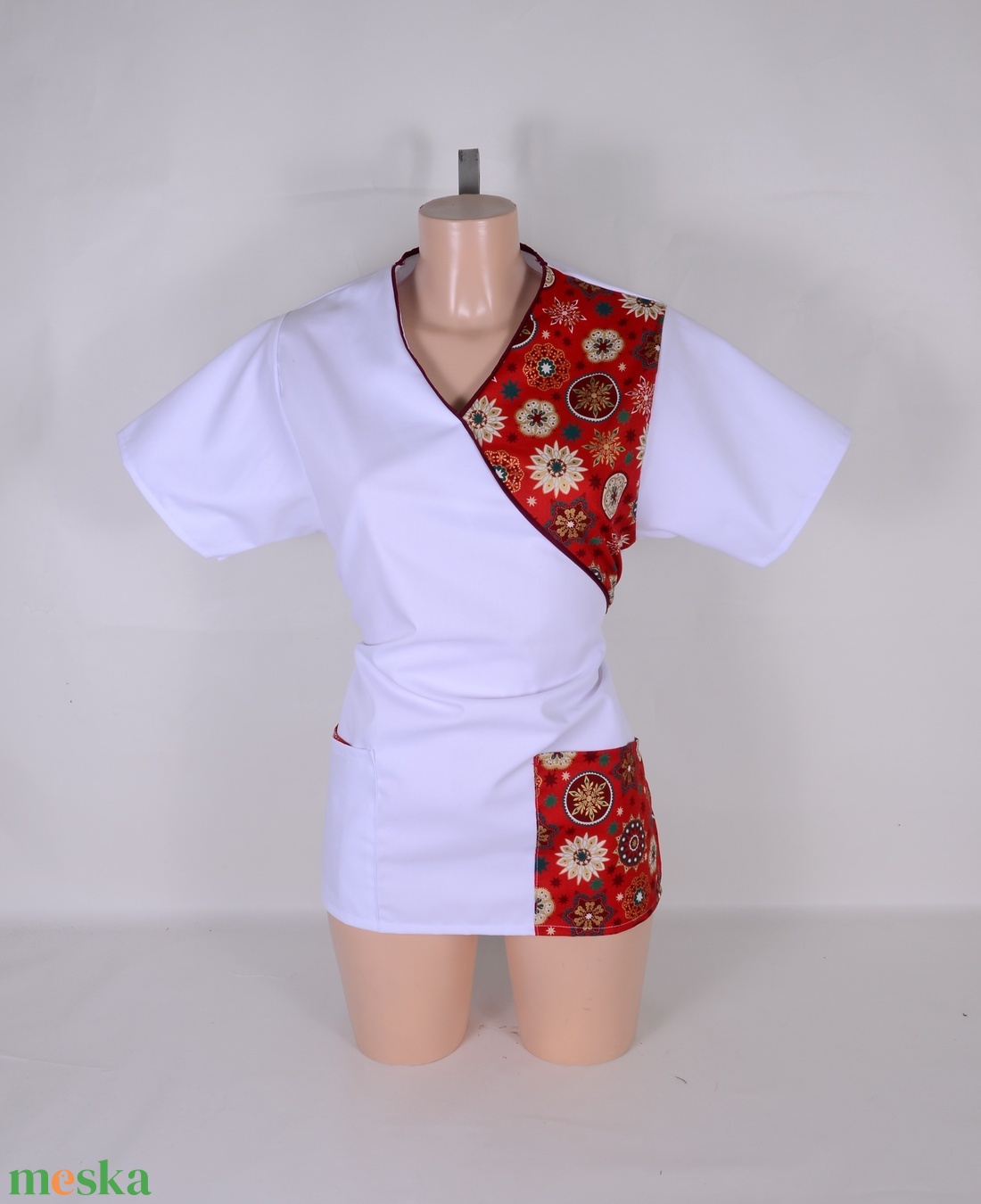 Karácsonyi mintás tunika egészségügyi/óvónői/szépségipari munkaruha - ruha & divat - női ruha - tunika - Meska.hu