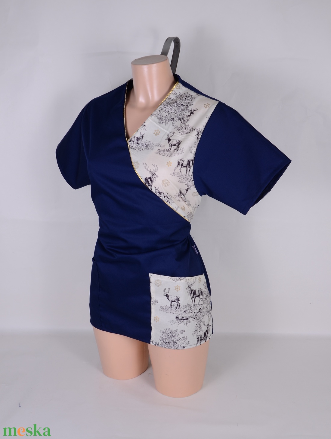 Szarvas és arany hópihe mintás tunika egészségügyi/óvónői/szépségipari munkaruha - ruha & divat - női ruha - tunika - Meska.hu