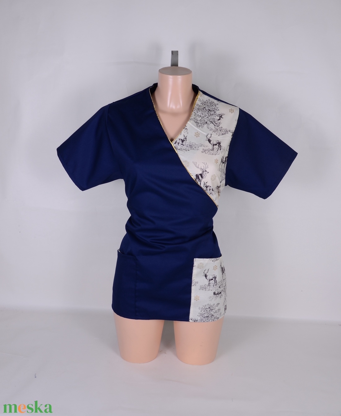 Szarvas és arany hópihe mintás tunika egészségügyi/óvónői/szépségipari munkaruha - ruha & divat - női ruha - tunika - Meska.hu