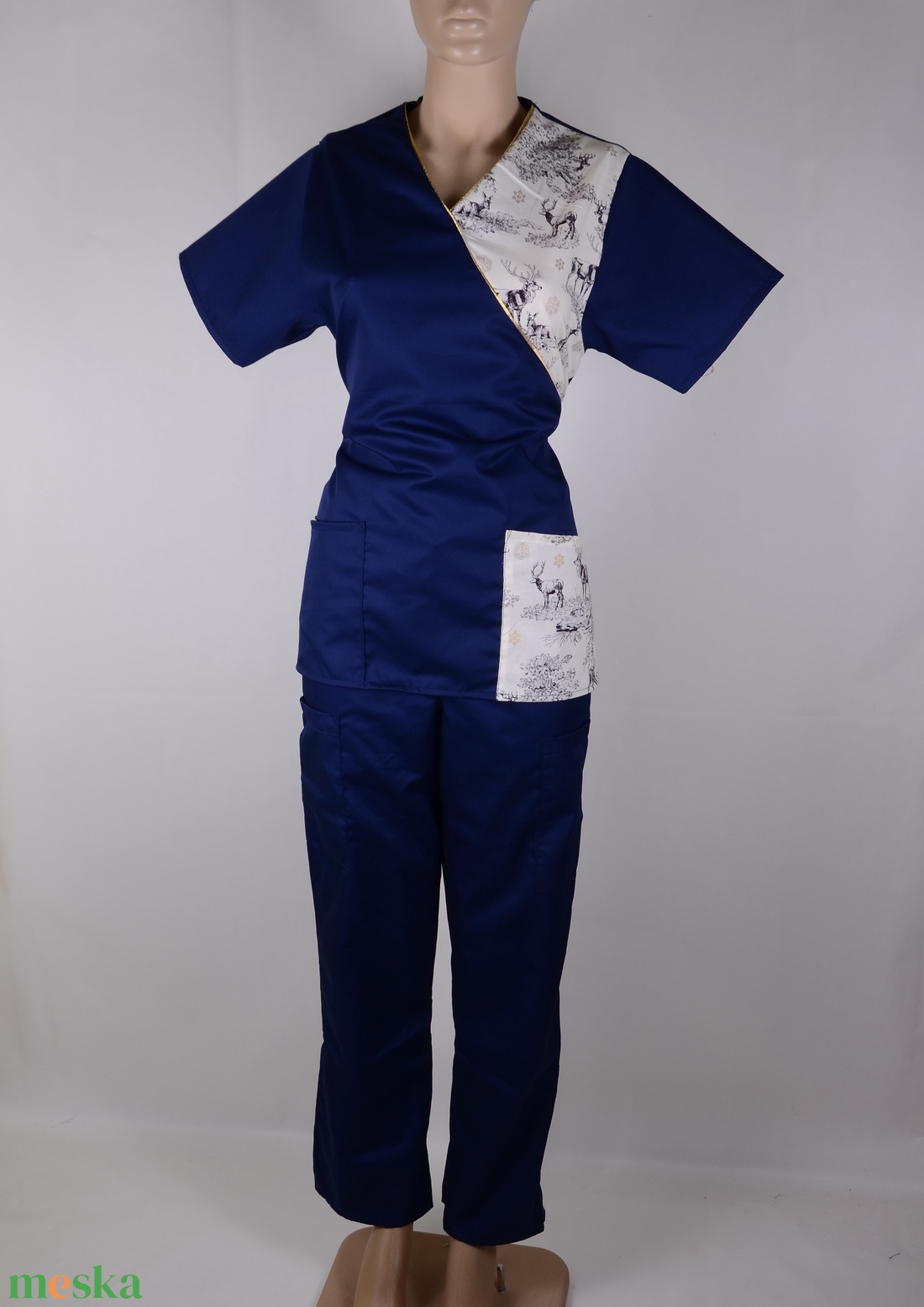 Szarvas és arany hópihe mintás tunika egészségügyi/óvónői/szépségipari munkaruha - ruha & divat - női ruha - tunika - Meska.hu