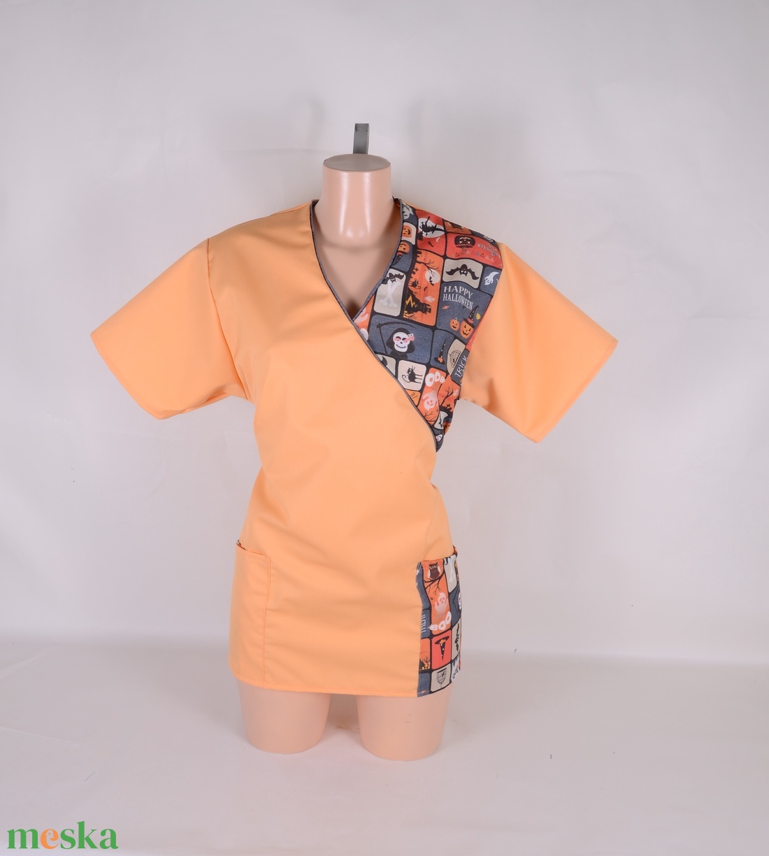 Halloween mintás tunika egészségügyi/óvónői/szépségipari munkaruha - ruha & divat - munkaruha - Meska.hu Halloween mintás tunika egészségügyi/óvónői/szépségipari munkaruha - ruha & divat - munkaruha - Meska.hu