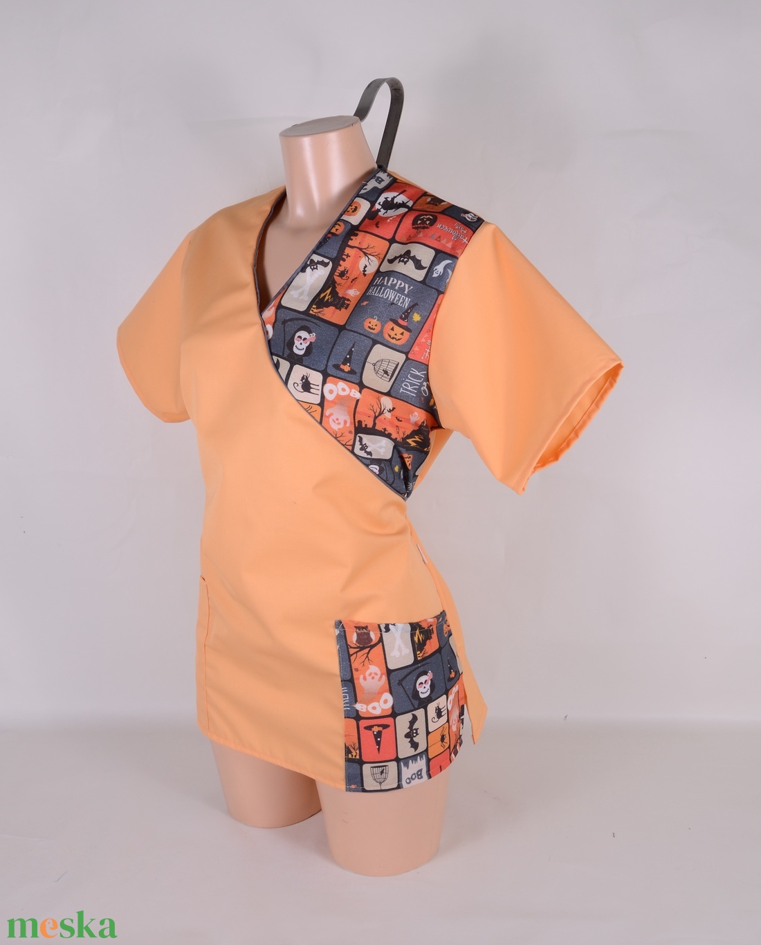 Halloween mintás tunika egészségügyi/óvónői/szépségipari munkaruha - ruha & divat - munkaruha - Meska.hu Halloween mintás tunika egészségügyi/óvónői/szépségipari munkaruha - ruha & divat - munkaruha - Meska.hu