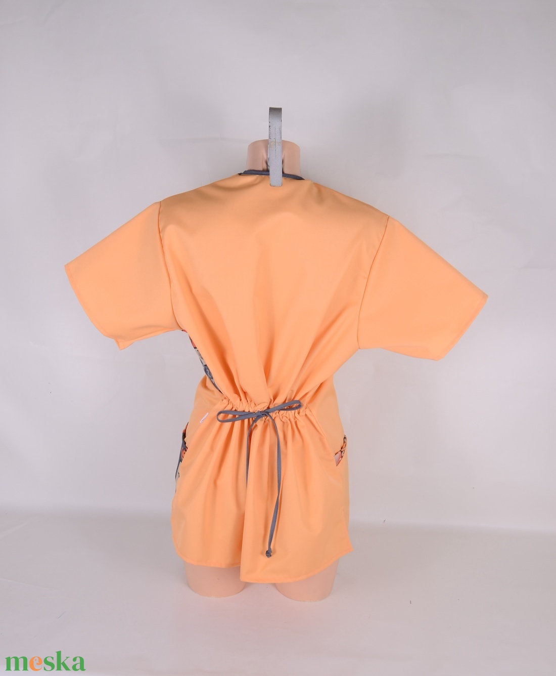 Halloween mintás tunika egészségügyi/óvónői/szépségipari munkaruha - ruha & divat - munkaruha - Meska.hu Halloween mintás tunika egészségügyi/óvónői/szépségipari munkaruha - ruha & divat - munkaruha - Meska.hu