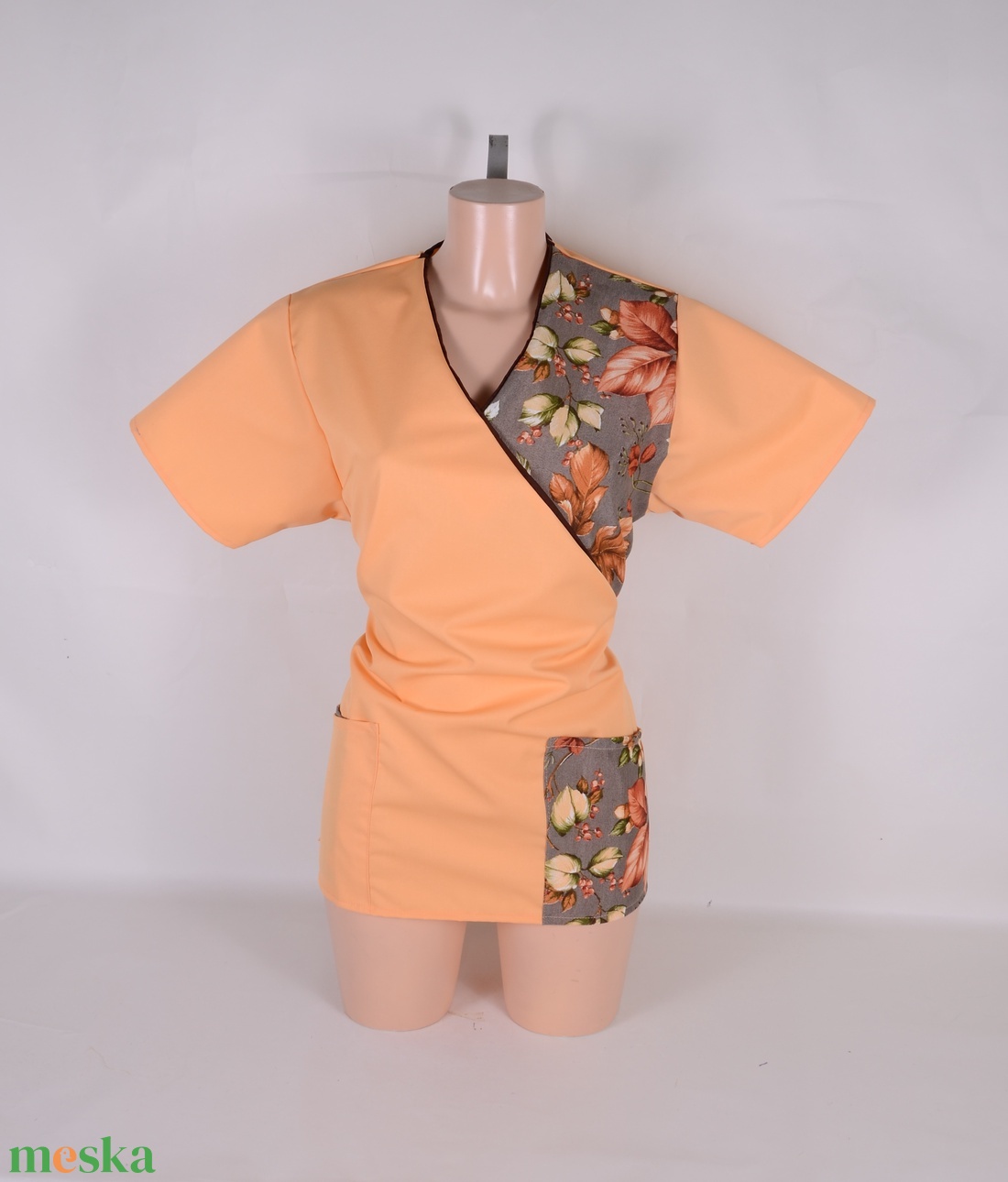 Őszi levelek mintás tunika egészségügyi/óvónői/szépségipari munkaruha - ruha & divat - munkaruha - Meska.hu Őszi levelek mintás tunika egészségügyi/óvónői/szépségipari munkaruha - ruha & divat - munkaruha - Meska.hu