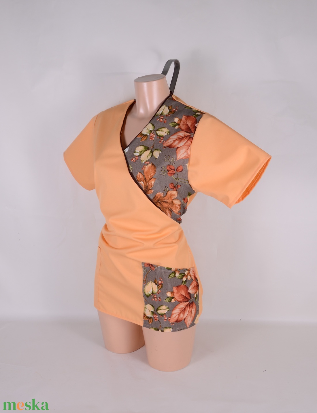 Őszi levelek mintás tunika egészségügyi/óvónői/szépségipari munkaruha - ruha & divat - munkaruha - Meska.hu Őszi levelek mintás tunika egészségügyi/óvónői/szépségipari munkaruha - ruha & divat - munkaruha - Meska.hu