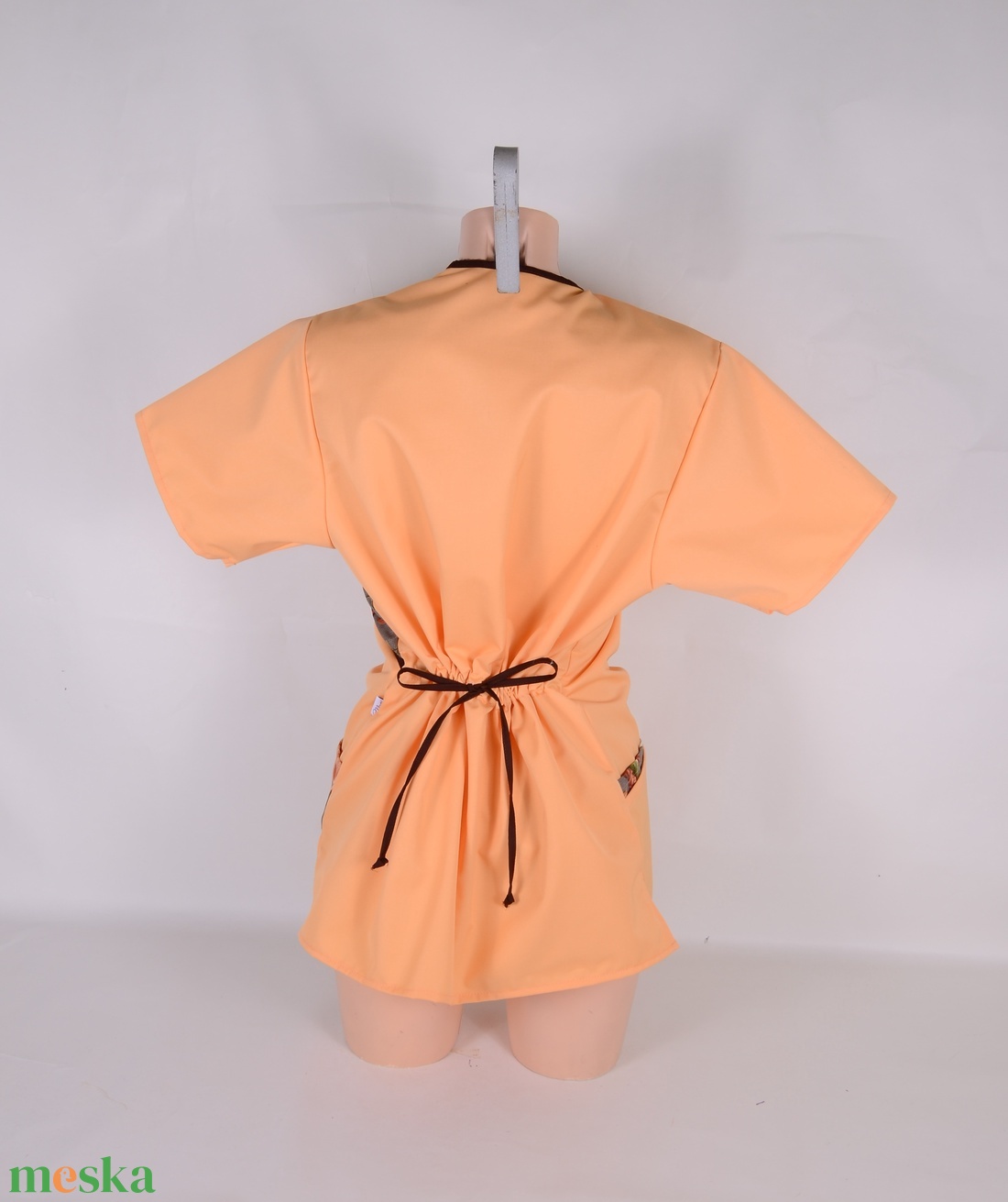 Őszi levelek mintás tunika egészségügyi/óvónői/szépségipari munkaruha - ruha & divat - munkaruha - Meska.hu Őszi levelek mintás tunika egészségügyi/óvónői/szépségipari munkaruha - ruha & divat - munkaruha - Meska.hu