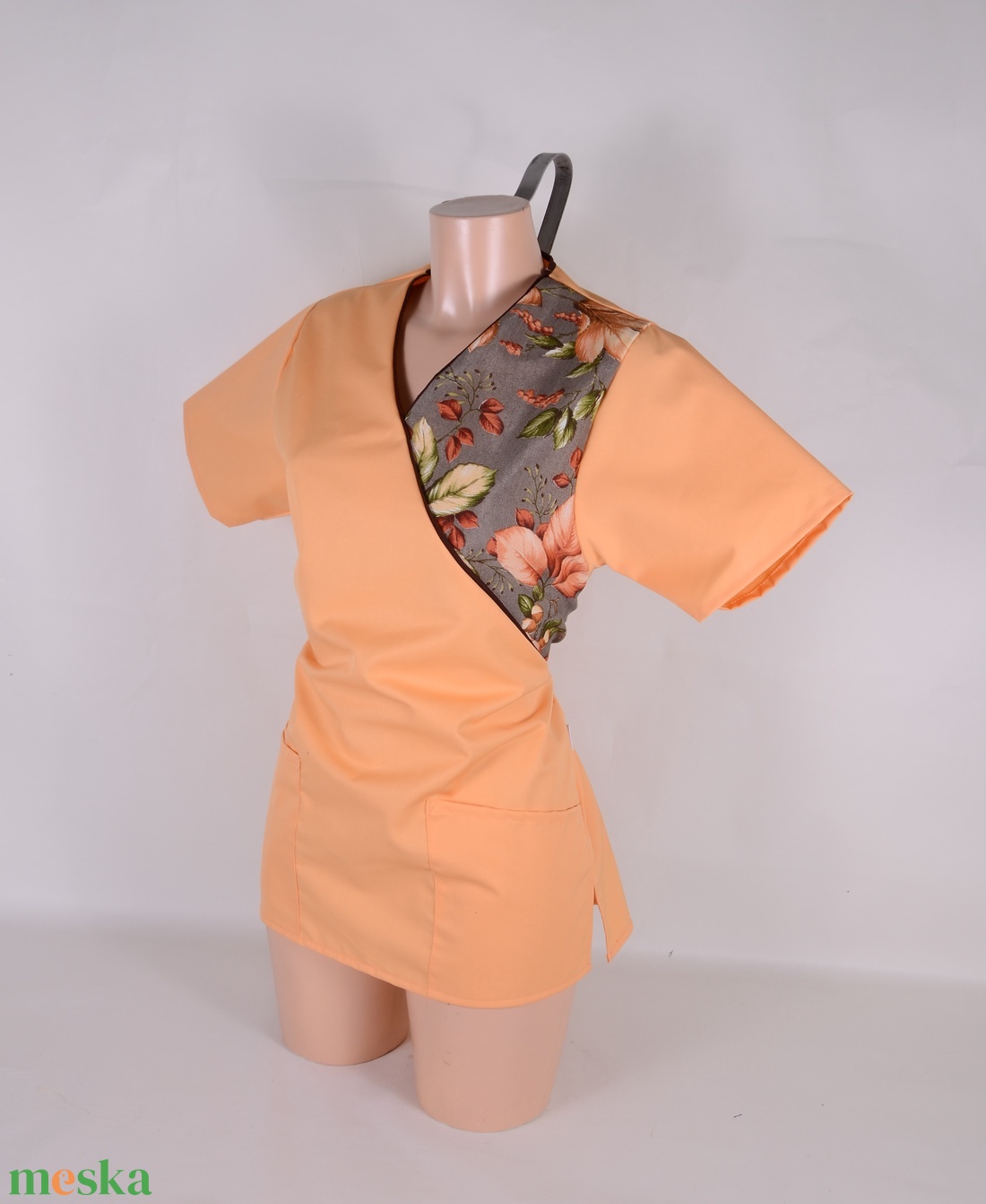 Őszi levelek mintás tunika egészségügyi/óvónői/szépségipari munkaruha - ruha & divat - munkaruha - Meska.hu Őszi levelek mintás tunika egészségügyi/óvónői/szépségipari munkaruha - ruha & divat - munkaruha - Meska.hu