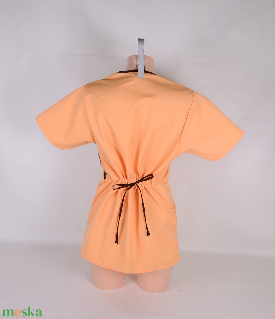 Őszi levelek mintás tunika egészségügyi/óvónői/szépségipari munkaruha - ruha & divat - munkaruha - Meska.hu Őszi levelek mintás tunika egészségügyi/óvónői/szépségipari munkaruha - ruha & divat - munkaruha - Meska.hu