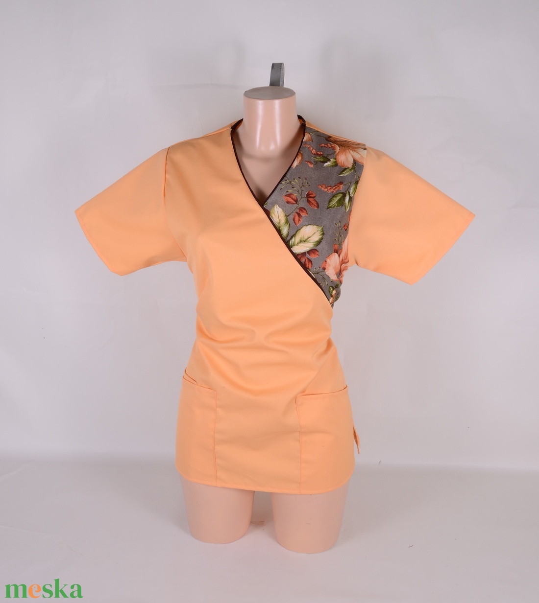 Őszi levelek mintás tunika egészségügyi/óvónői/szépségipari munkaruha - ruha & divat - munkaruha - Meska.hu Őszi levelek mintás tunika egészségügyi/óvónői/szépségipari munkaruha - ruha & divat - munkaruha - Meska.hu