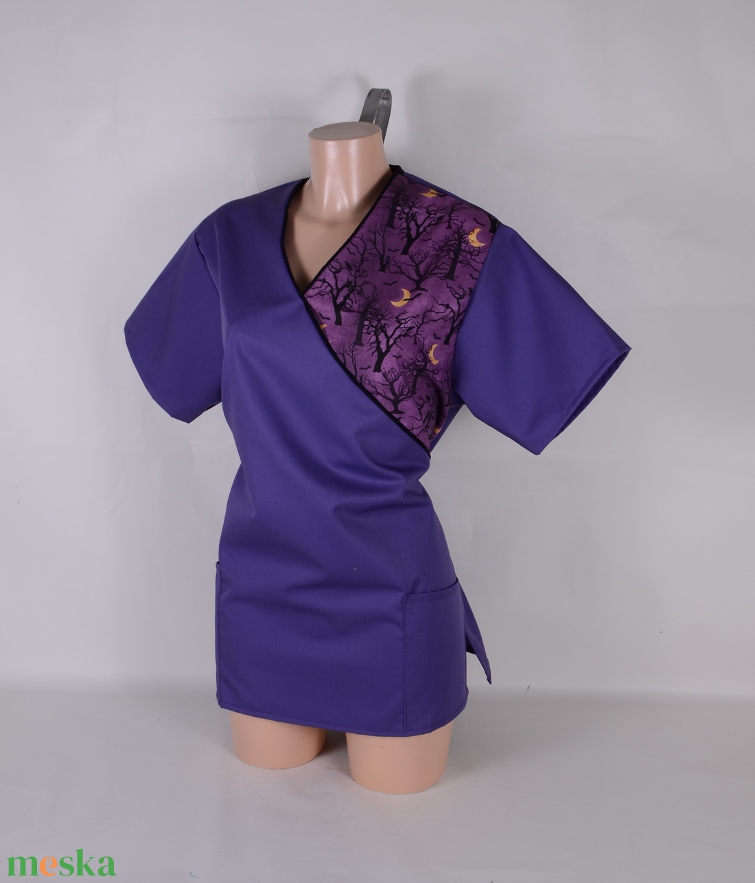 Fák és hold mintás tunika egészségügyi/óvónői/szépségipari munkaruha - ruha & divat - munkaruha - Meska.hu Fák és hold mintás tunika egészségügyi/óvónői/szépségipari munkaruha - ruha & divat - munkaruha - Meska.hu