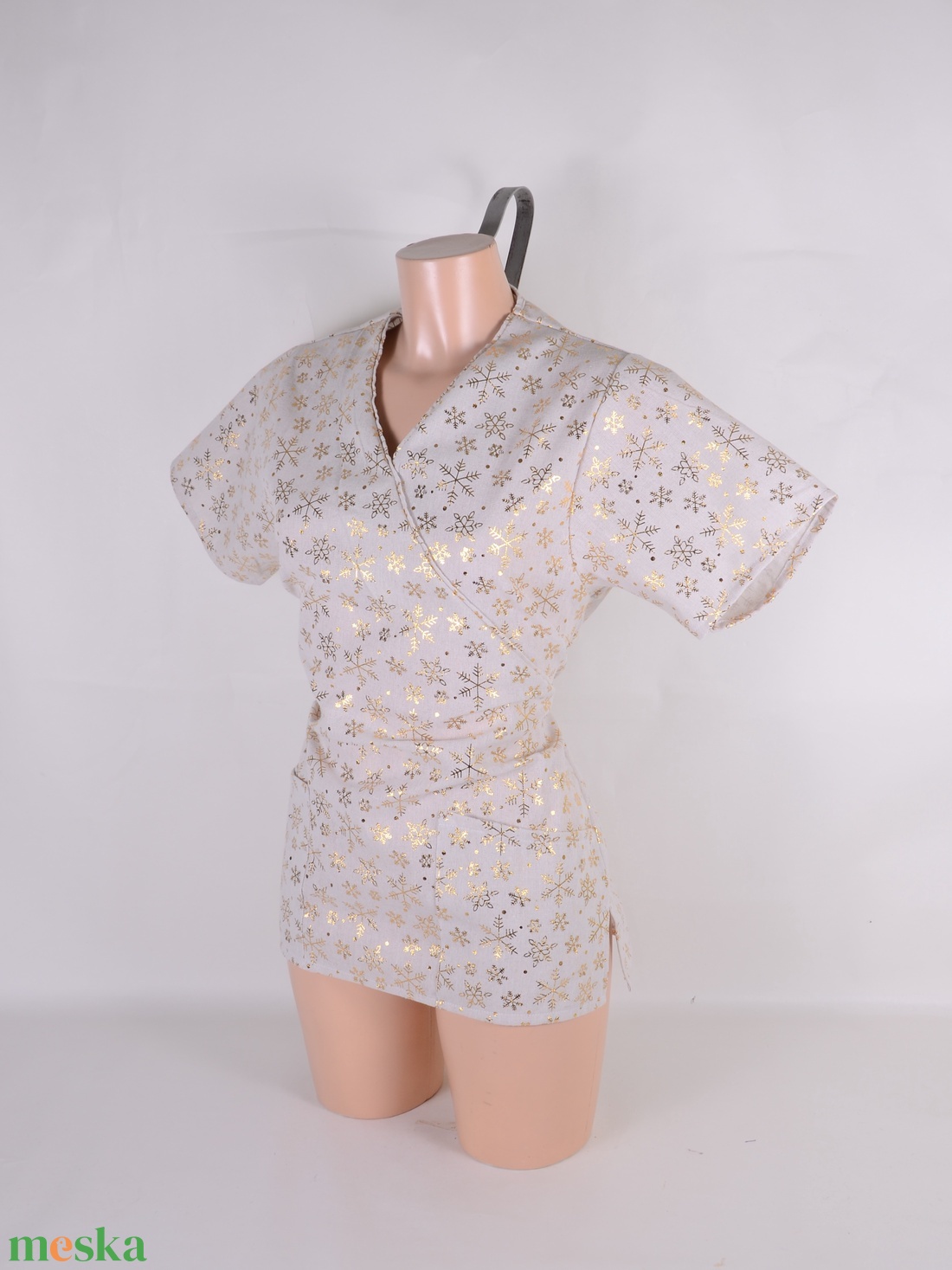 Hópihe arany mintás tunika egészségügyi/óvónői/szépségipari munkaruha - ruha & divat - munkaruha - Meska.hu