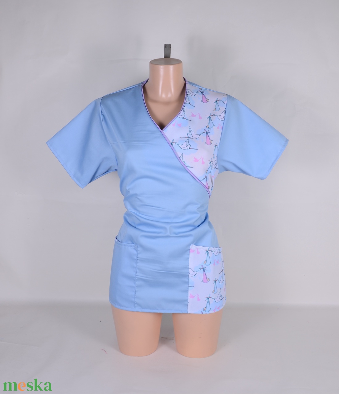 Gólya mintás tunika egészségügyi/óvónői/szépségipari munkaruha - ruha & divat - munkaruha - Meska.hu